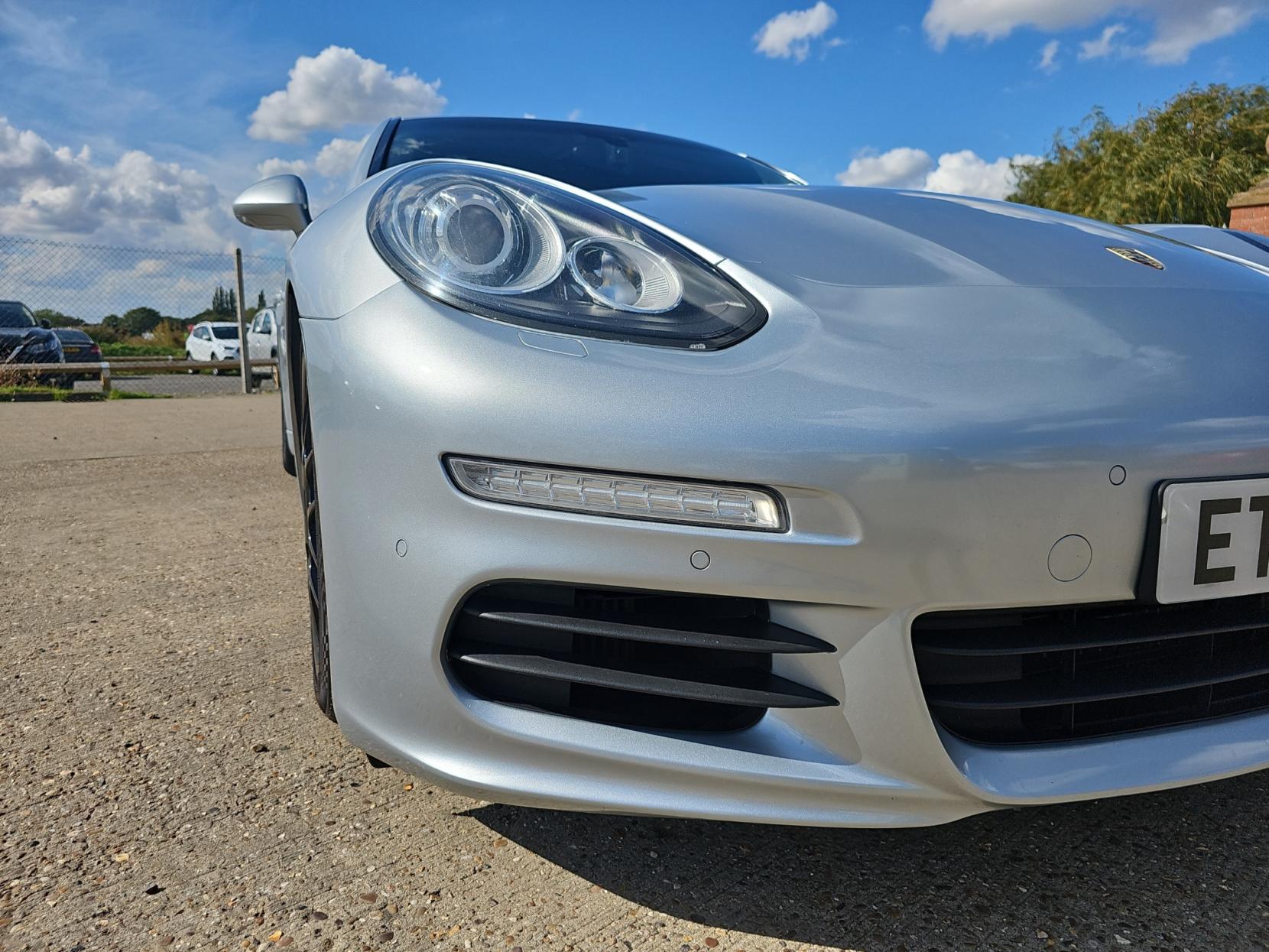 Porsche Panamera 3.0D V6 Hatchback 5dr Diesel TiptronicS Euro 5 (s/s) (300 ps)