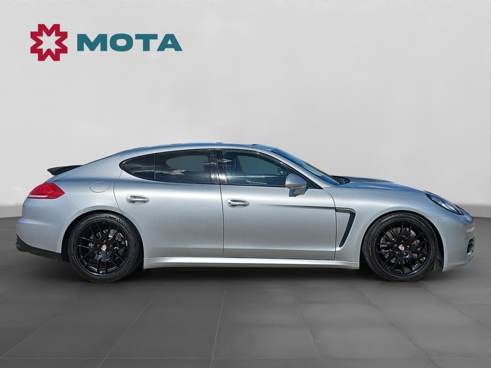 Porsche Panamera 3.0D V6 Hatchback 5dr Diesel TiptronicS Euro 5 (s/s) (300 ps)