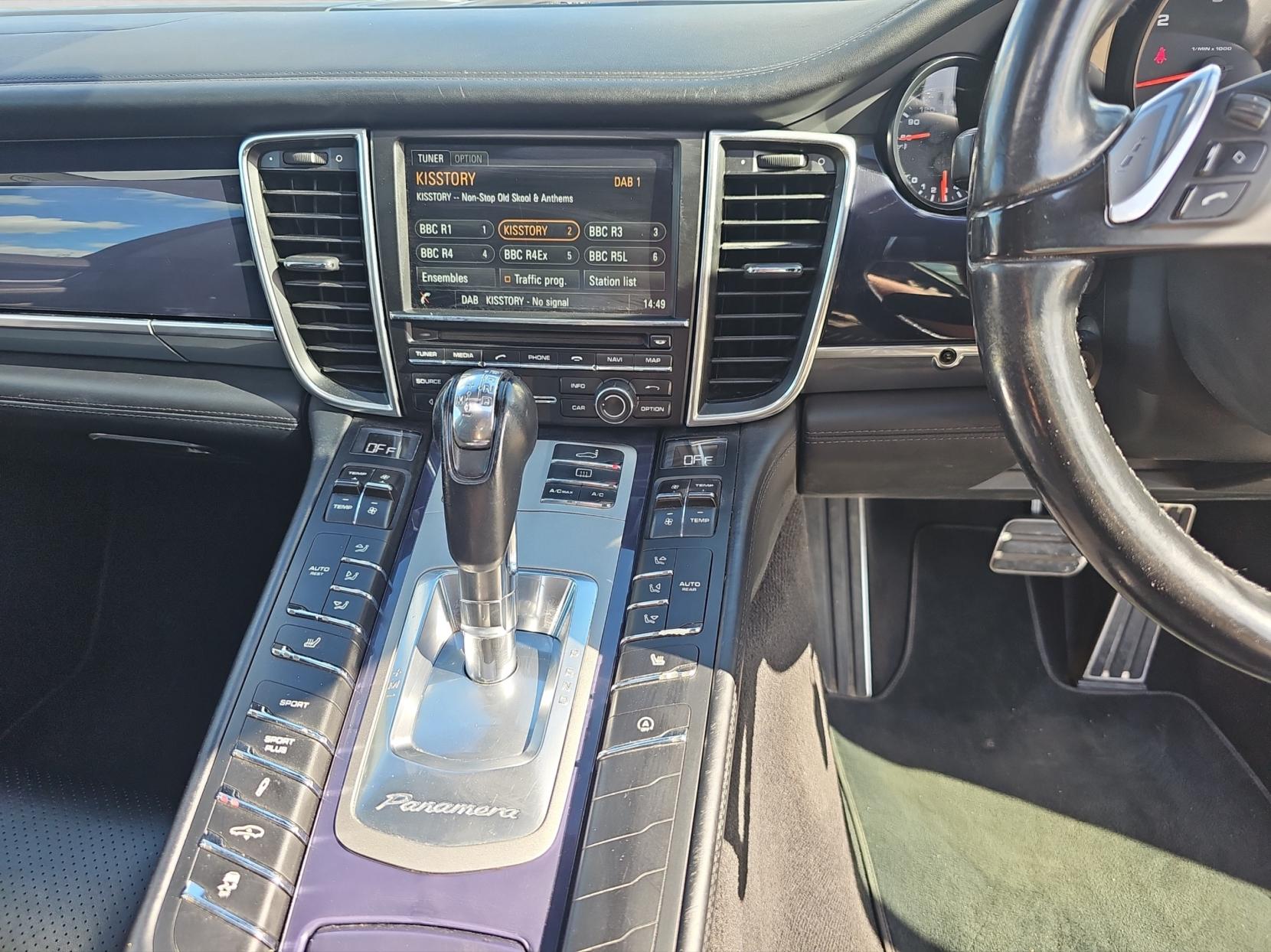 Porsche Panamera 3.0D V6 Hatchback 5dr Diesel TiptronicS Euro 5 (s/s) (300 ps)