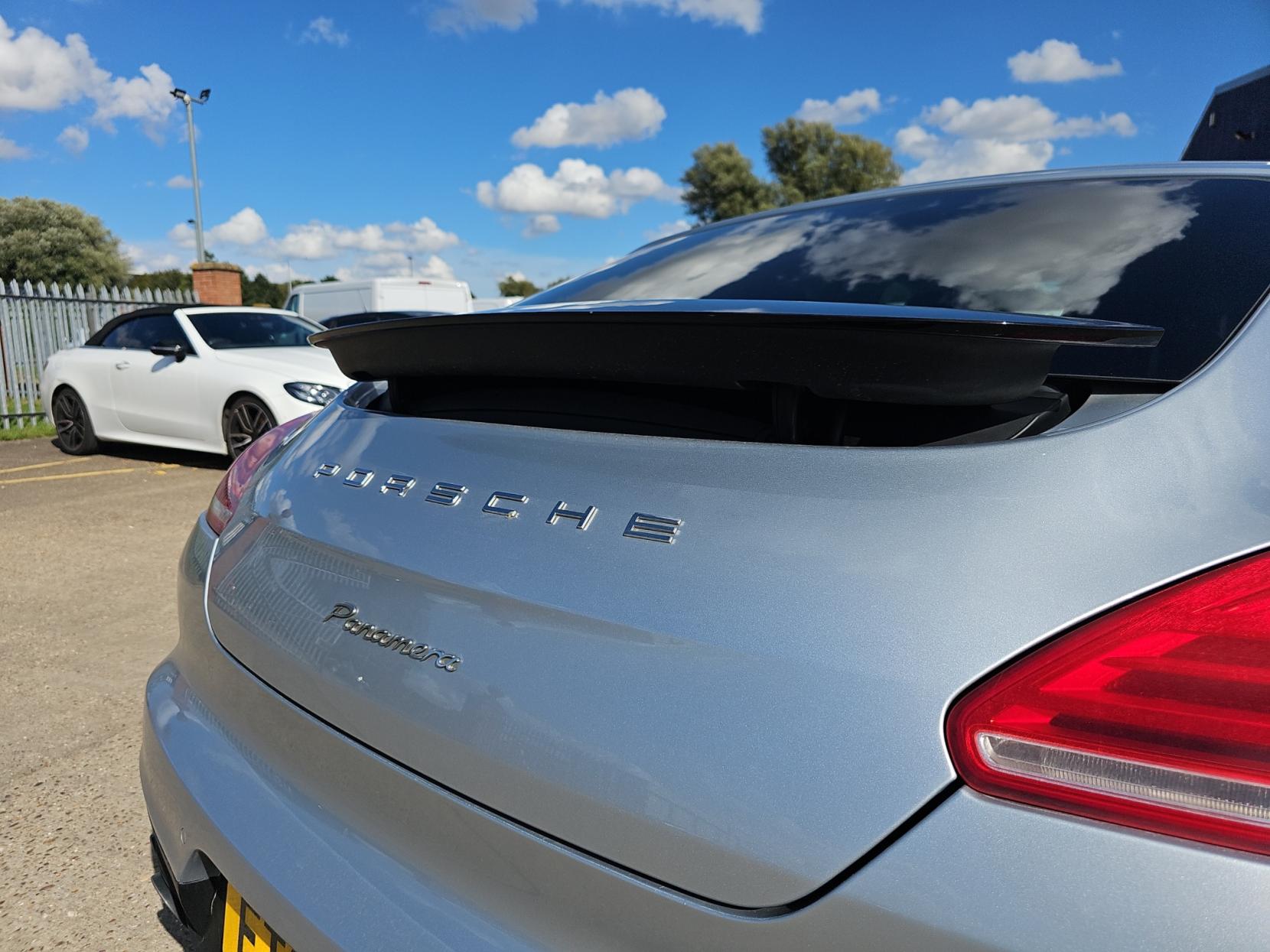Porsche Panamera 3.0D V6 Hatchback 5dr Diesel TiptronicS Euro 5 (s/s) (300 ps)