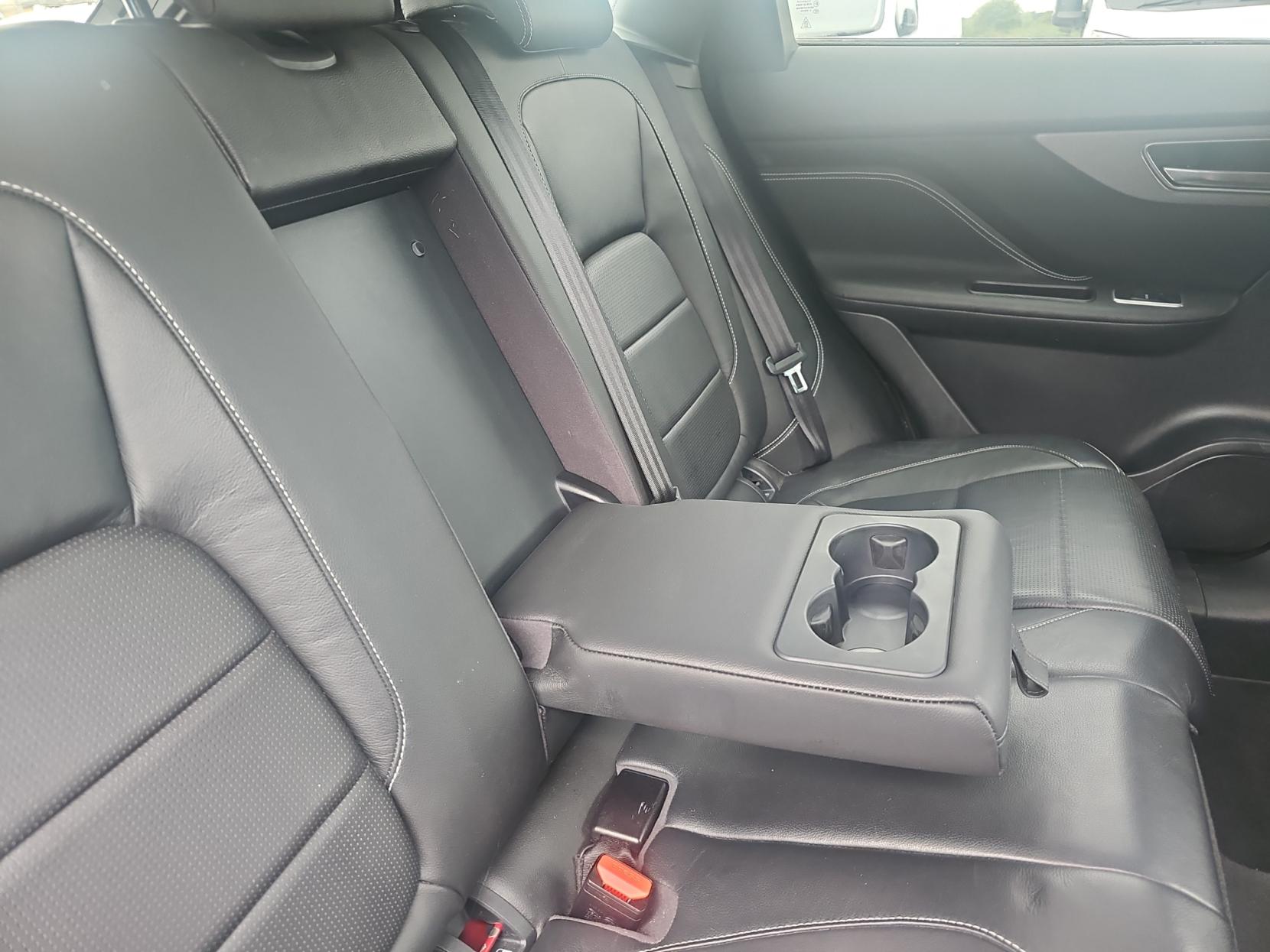 Jaguar F-PACE 3.0 D300 V6 S SUV 5dr Diesel Auto AWD Euro 6 (s/s) (300 ps)