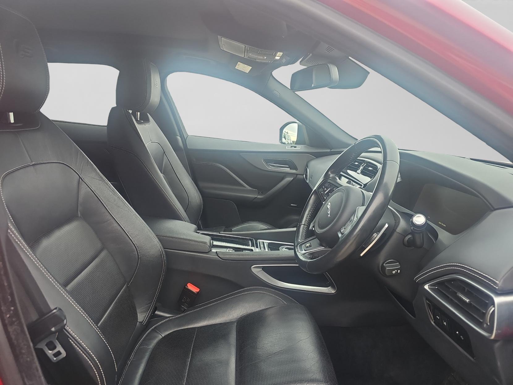 Jaguar F-PACE 3.0 D300 V6 S SUV 5dr Diesel Auto AWD Euro 6 (s/s) (300 ps)