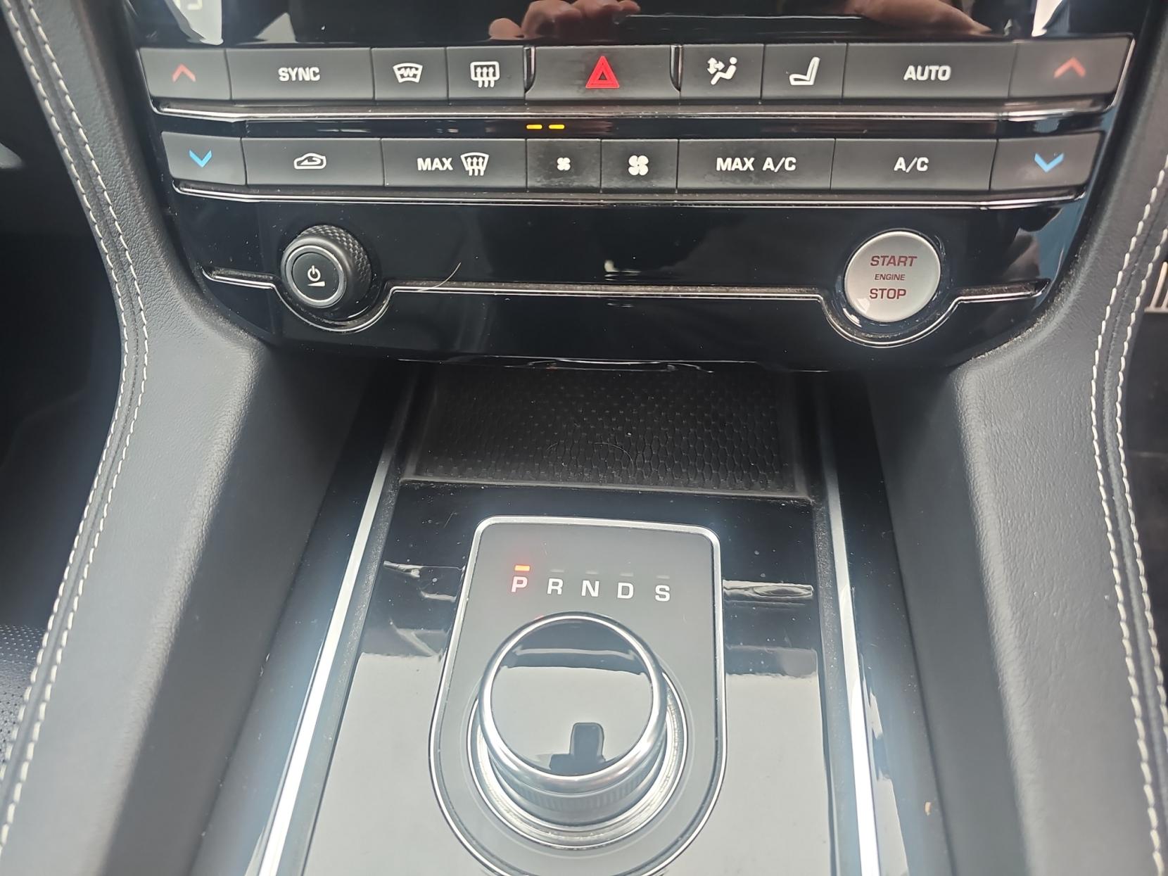 Jaguar F-PACE 3.0 D300 V6 S SUV 5dr Diesel Auto AWD Euro 6 (s/s) (300 ps)