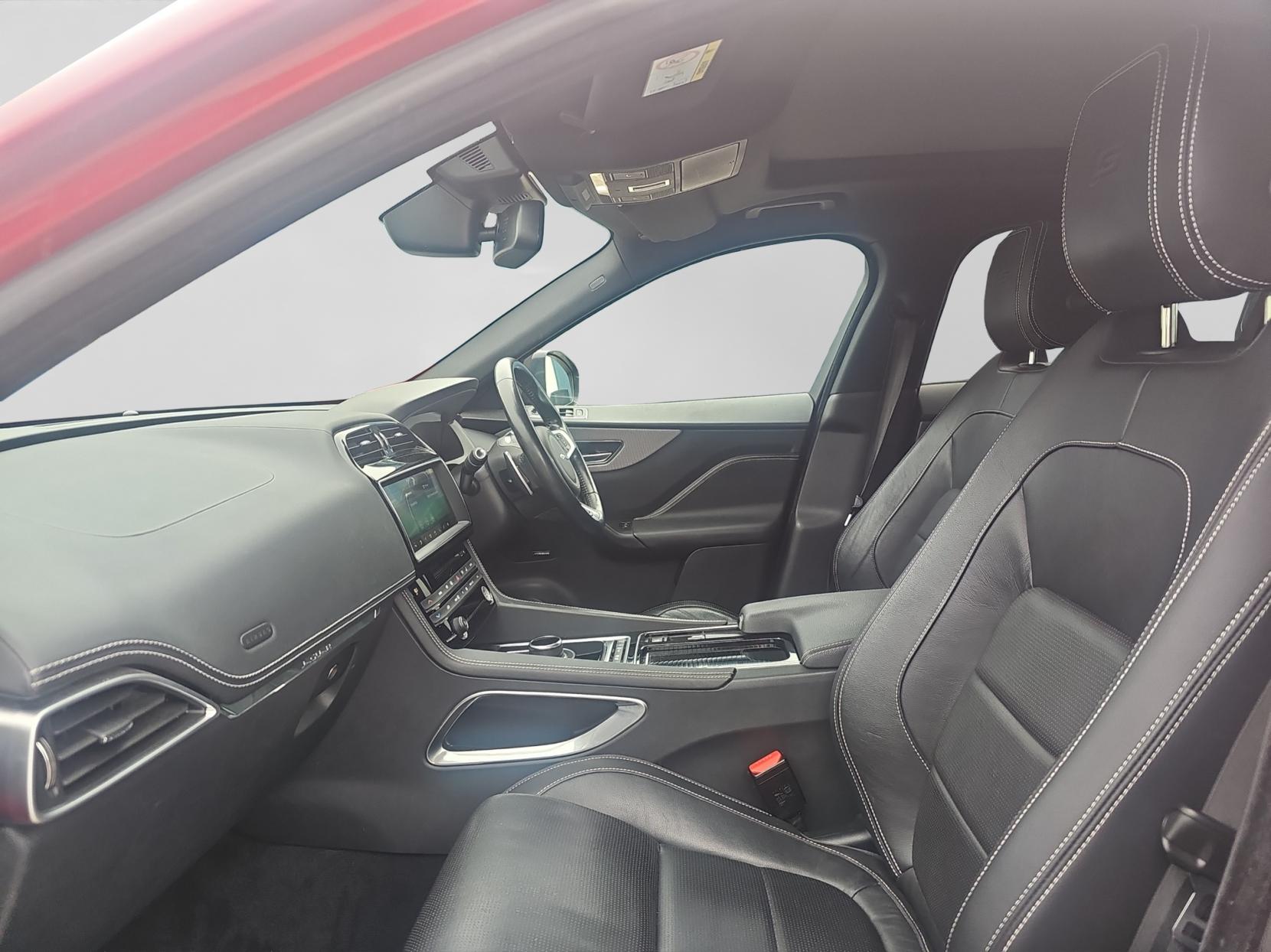 Jaguar F-PACE 3.0 D300 V6 S SUV 5dr Diesel Auto AWD Euro 6 (s/s) (300 ps)