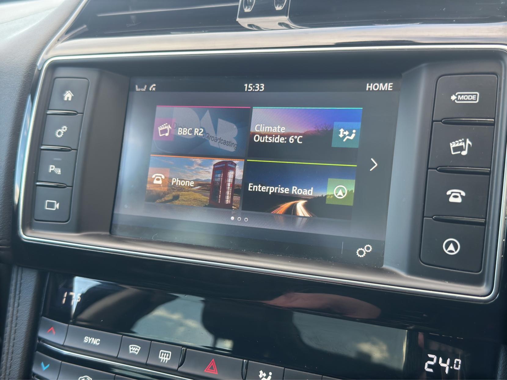 Jaguar F-PACE 2.0 D180 Portfolio SUV 5dr Diesel Auto AWD Euro 6 (s/s) (180 ps)