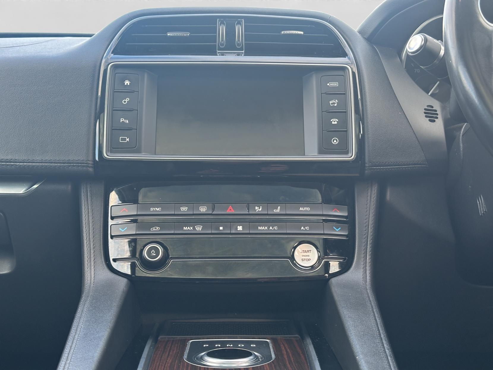 Jaguar F-PACE 2.0 D180 Portfolio SUV 5dr Diesel Auto AWD Euro 6 (s/s) (180 ps)