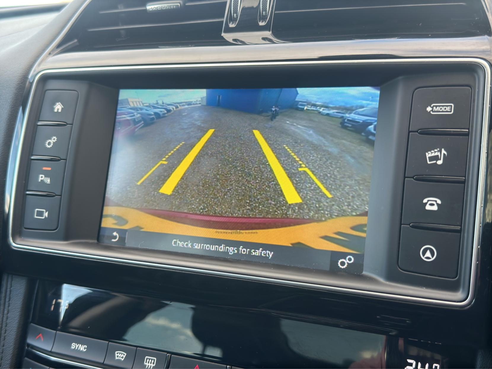 Jaguar F-PACE 2.0 D180 Portfolio SUV 5dr Diesel Auto AWD Euro 6 (s/s) (180 ps)