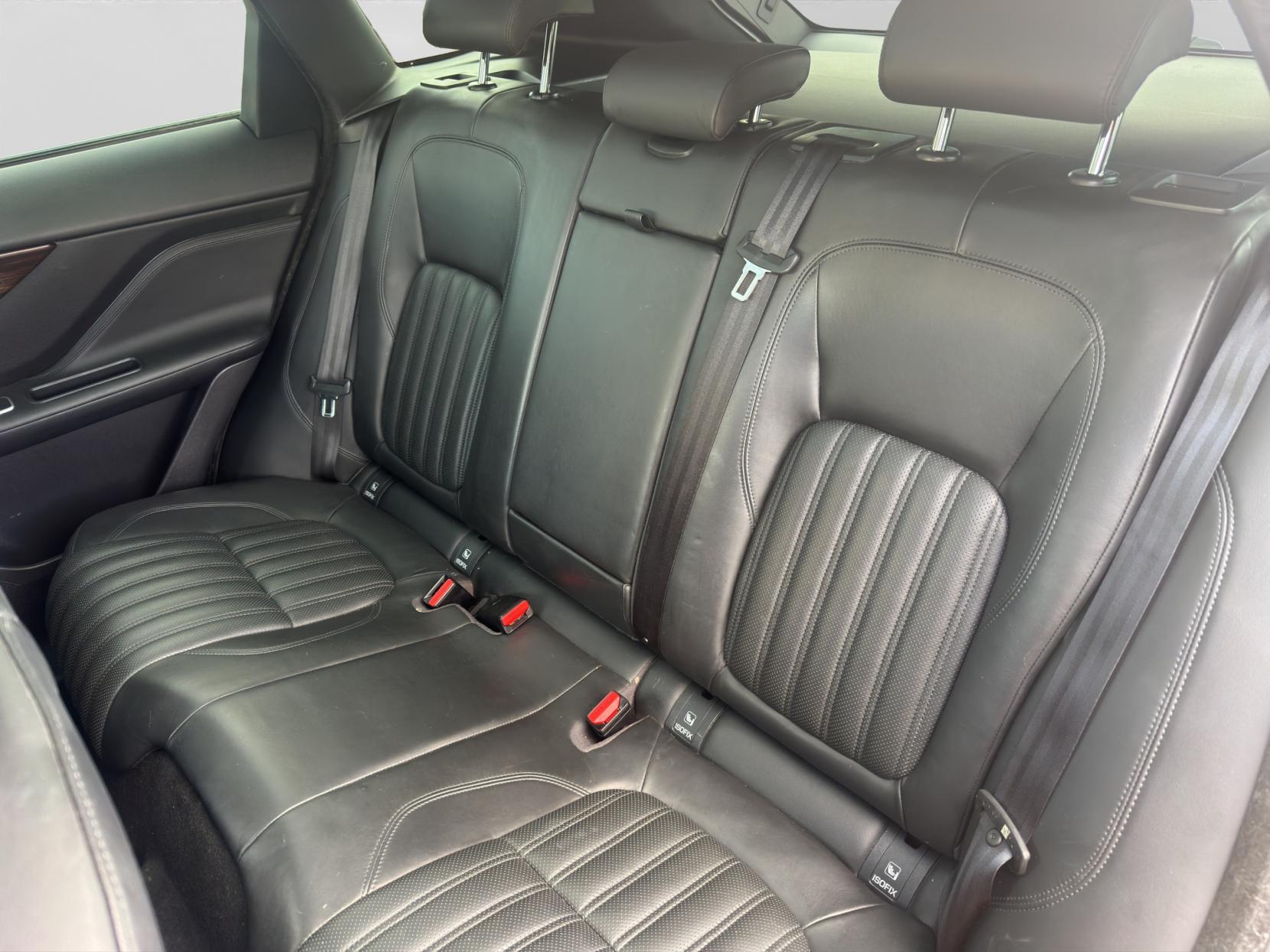 Jaguar F-PACE 2.0 D180 Portfolio SUV 5dr Diesel Auto AWD Euro 6 (s/s) (180 ps)