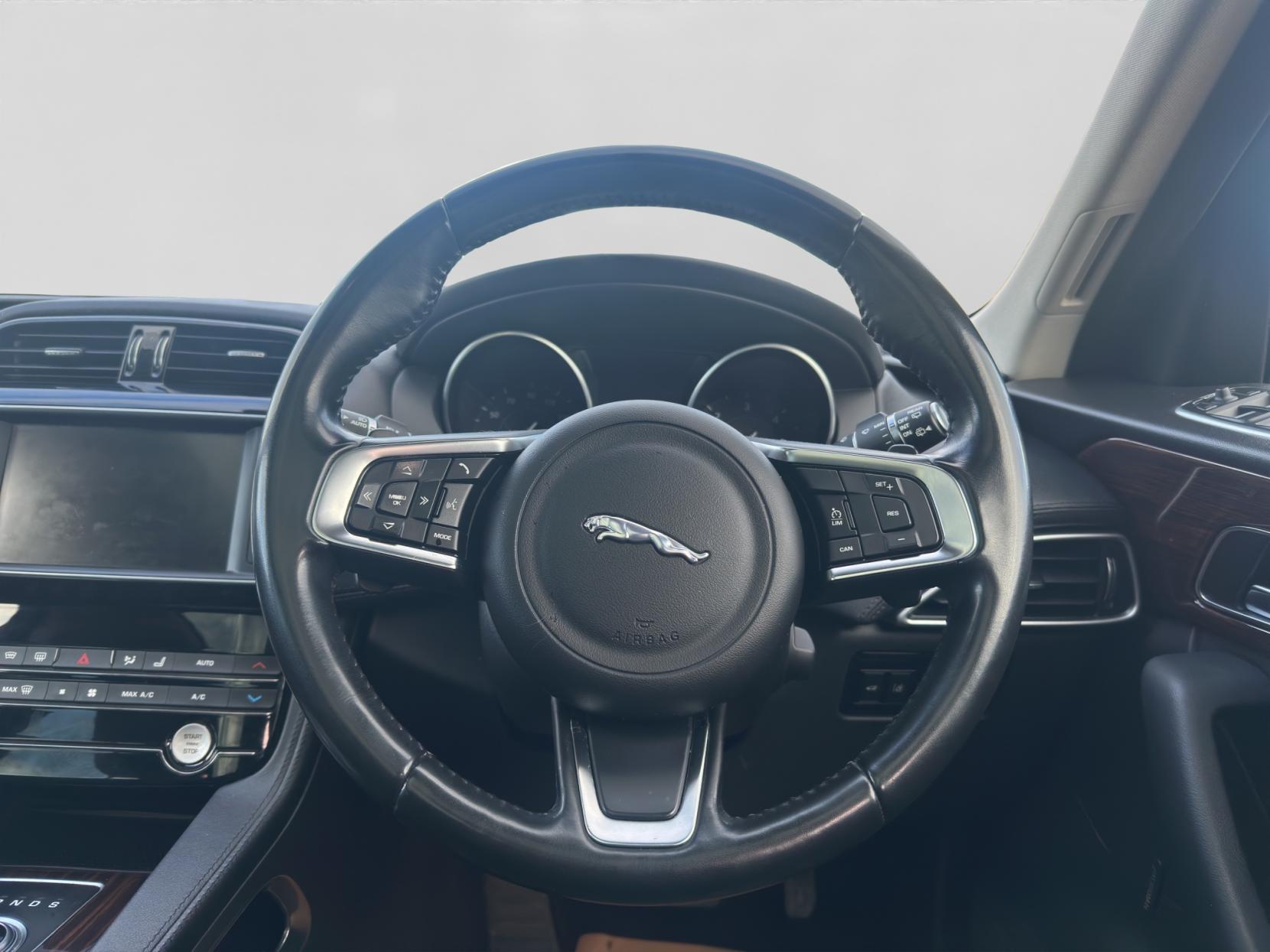 Jaguar F-PACE 2.0 D180 Portfolio SUV 5dr Diesel Auto AWD Euro 6 (s/s) (180 ps)