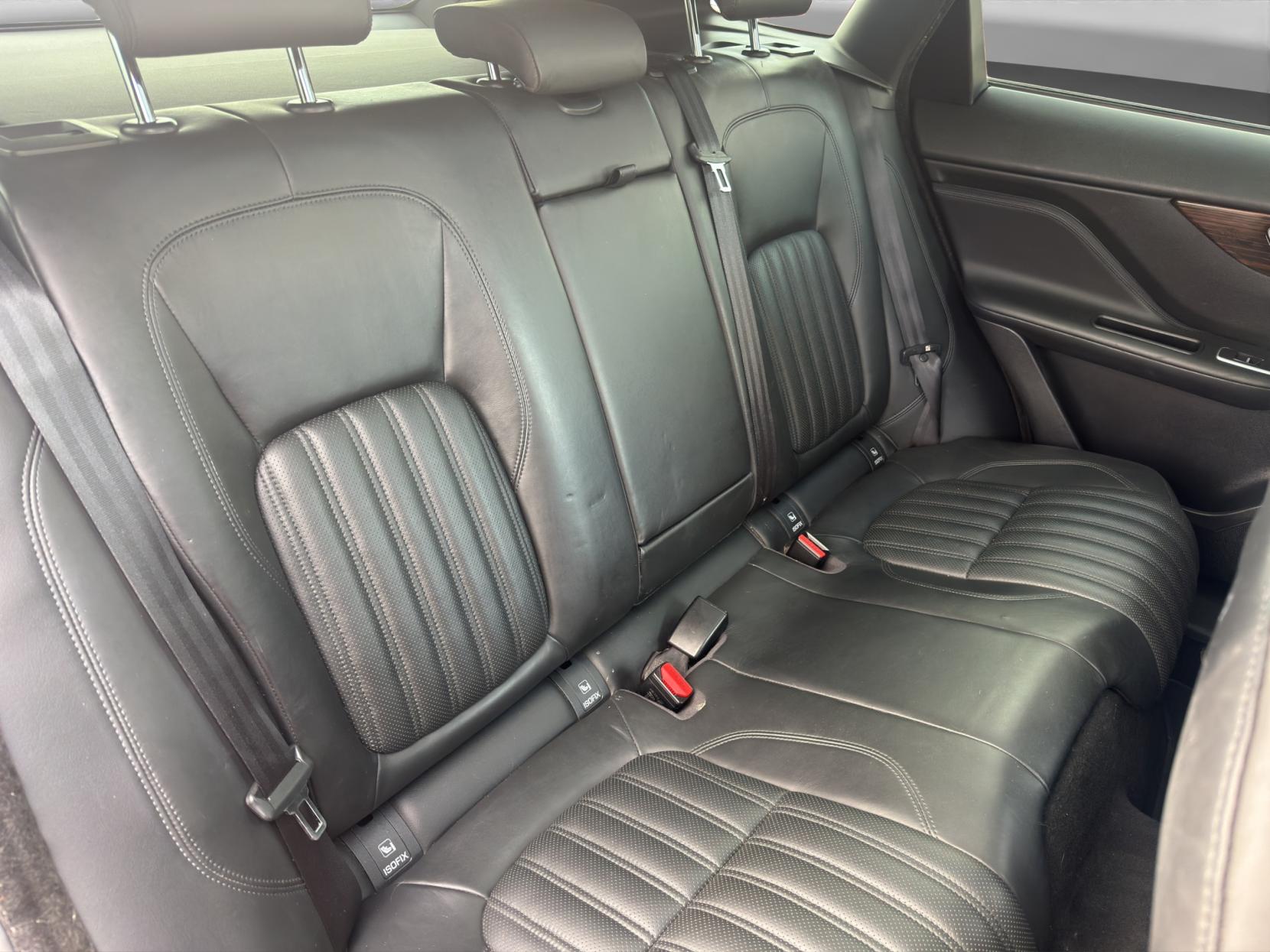 Jaguar F-PACE 2.0 D180 Portfolio SUV 5dr Diesel Auto AWD Euro 6 (s/s) (180 ps)