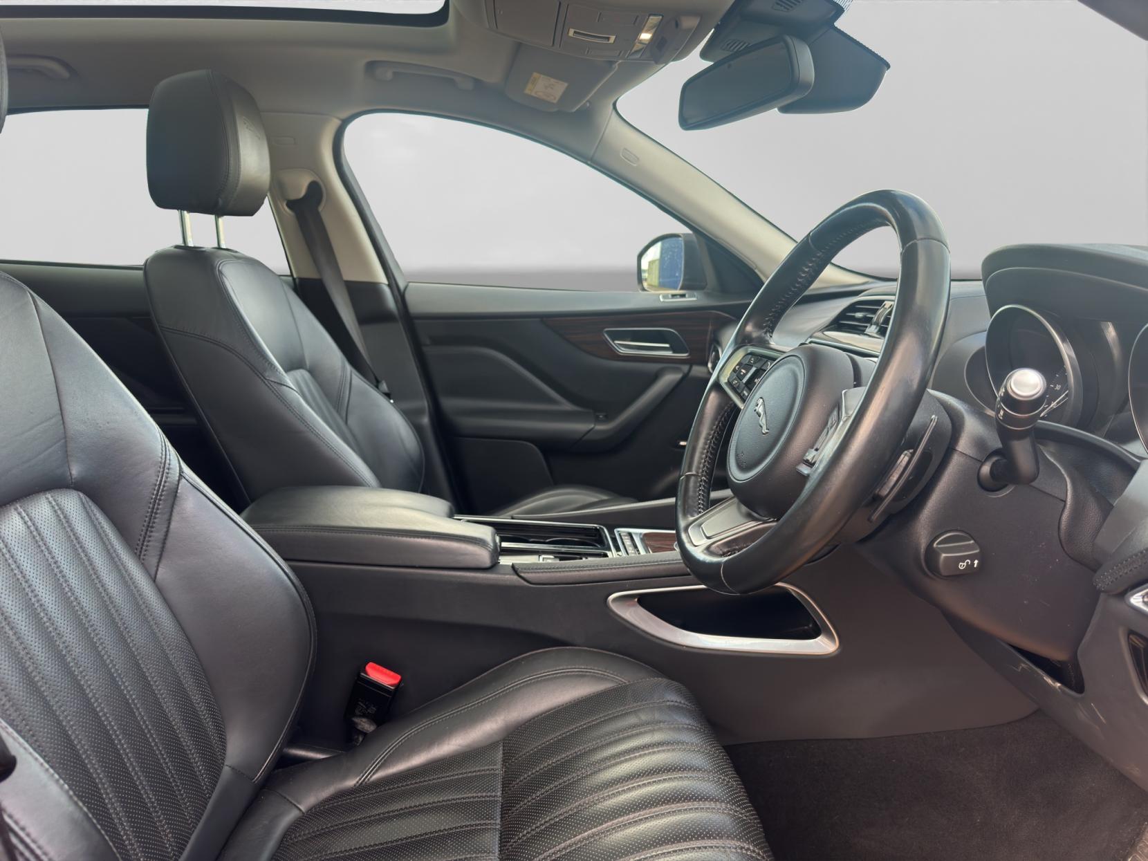 Jaguar F-PACE 2.0 D180 Portfolio SUV 5dr Diesel Auto AWD Euro 6 (s/s) (180 ps)