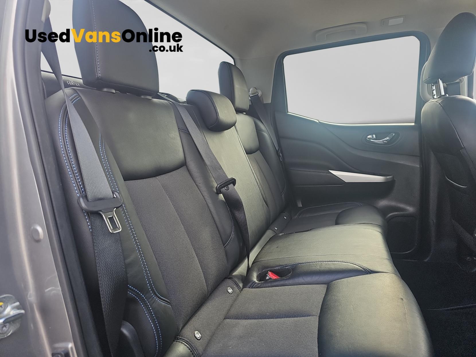 Nissan Navara 2.3 dCi N-Guard Pickup Double Cab 4dr Diesel Auto 4WD Euro 6 (190 ps)