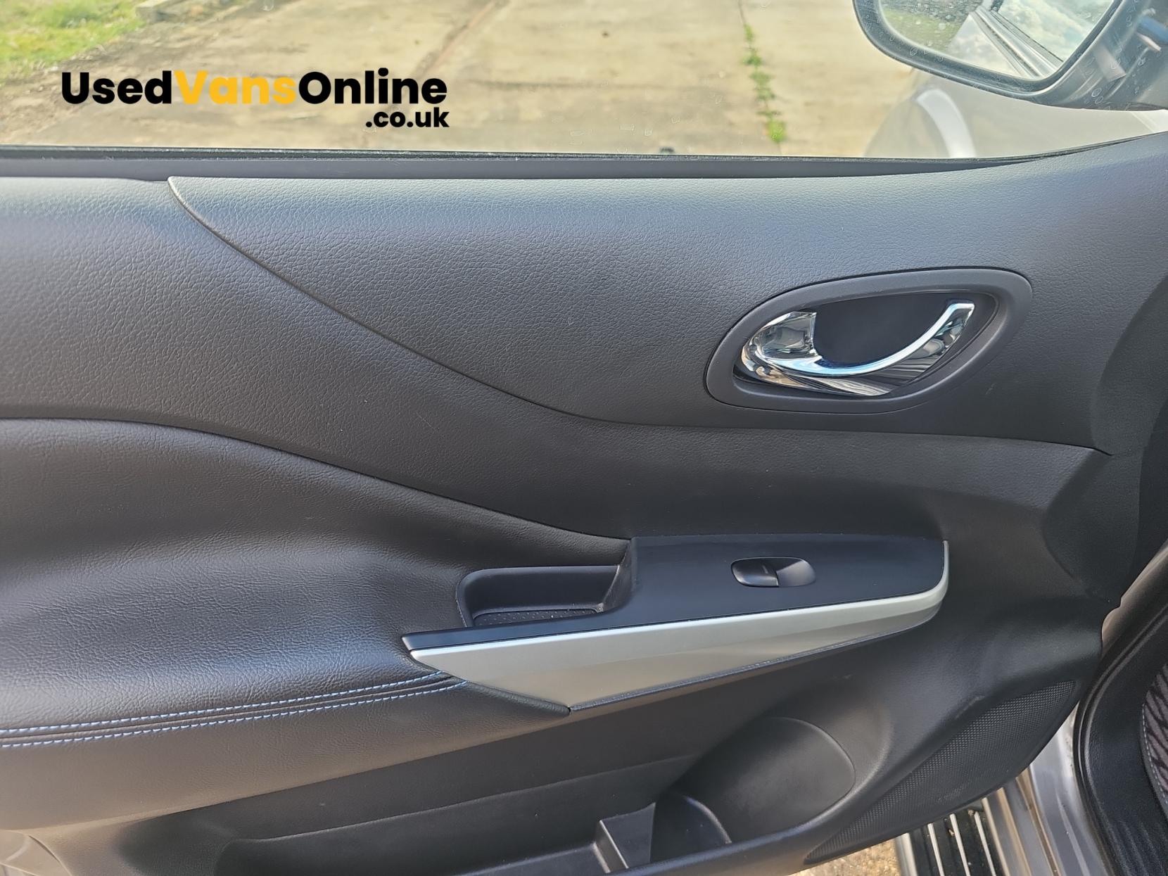 Nissan Navara 2.3 dCi N-Guard Pickup Double Cab 4dr Diesel Auto 4WD Euro 6 (190 ps)
