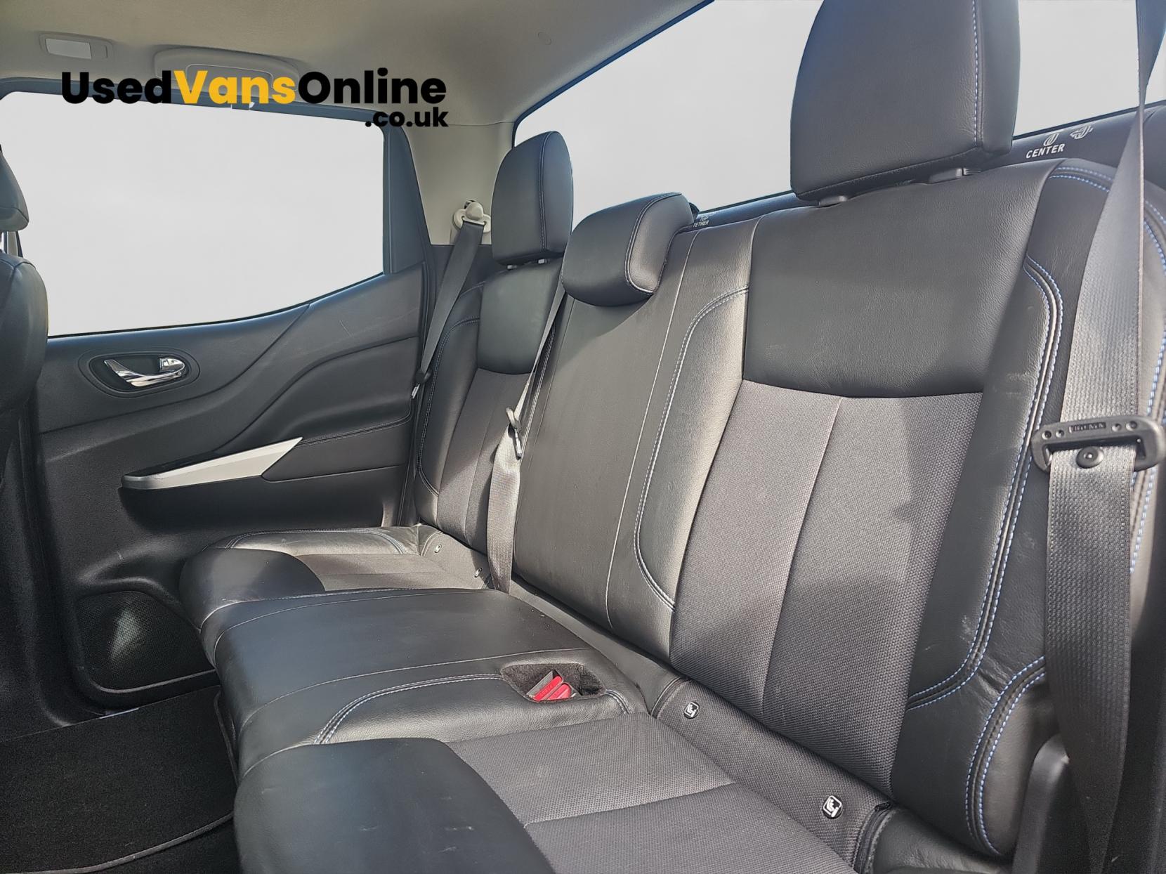 Nissan Navara 2.3 dCi N-Guard Pickup Double Cab 4dr Diesel Auto 4WD Euro 6 (190 ps)
