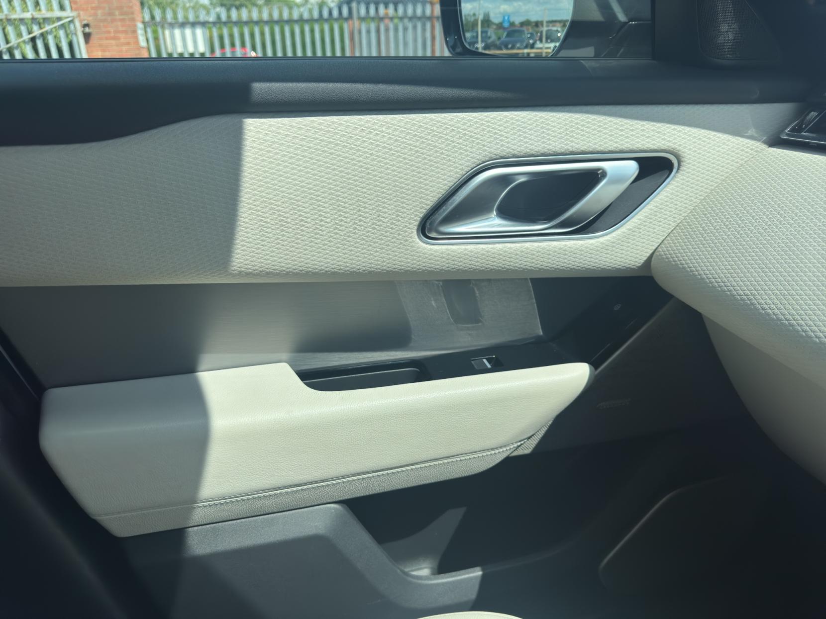 Land Rover Range Rover Velar 2.0 D180 R-Dynamic SE SUV 5dr Diesel Auto 4WD Euro 6 (s/s) (180 ps)