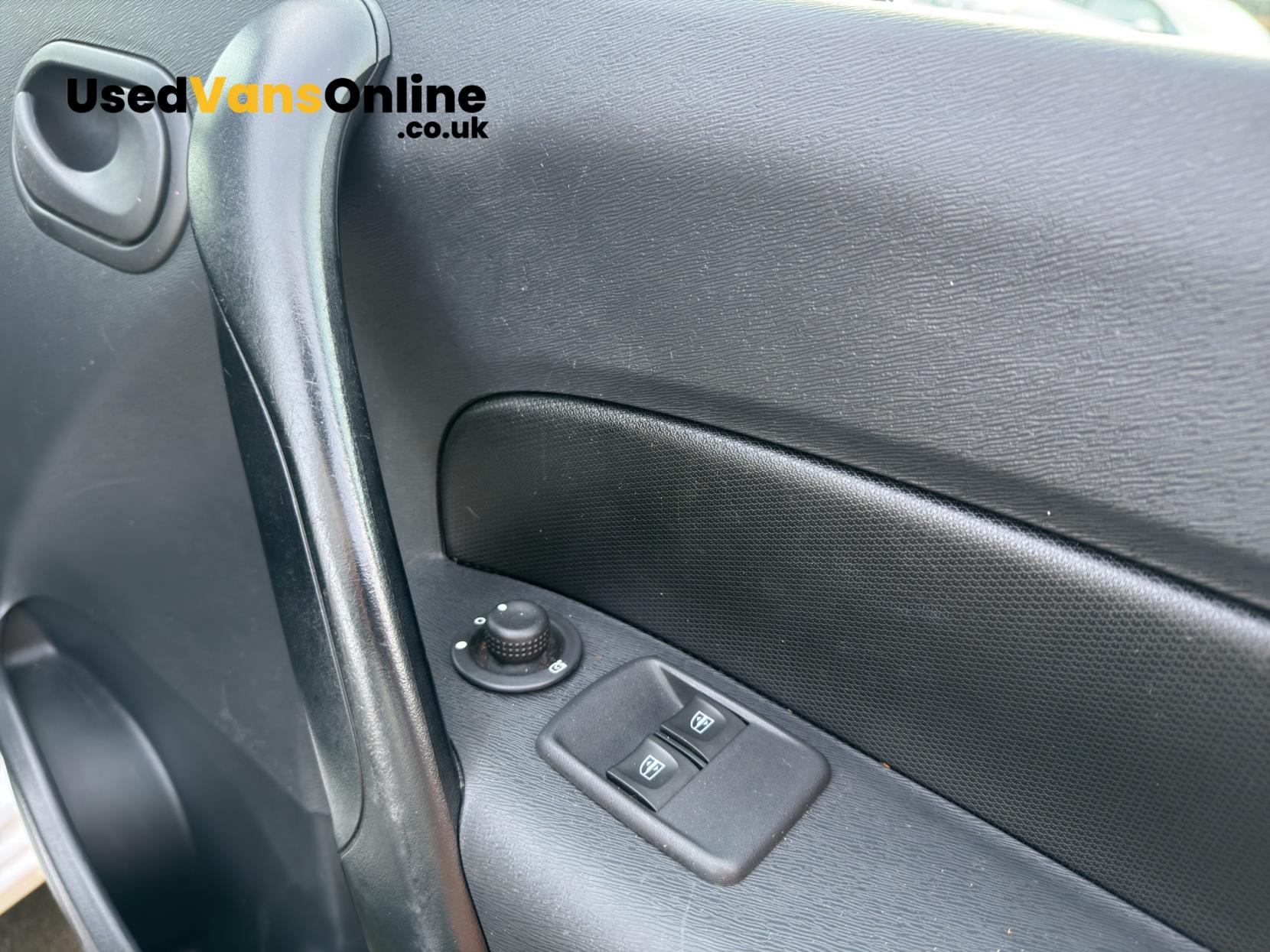Nissan NV250 1.5 dCi Acenta Panel Van 5dr Diesel Manual L2 Euro 6 (s/s) (95 ps)