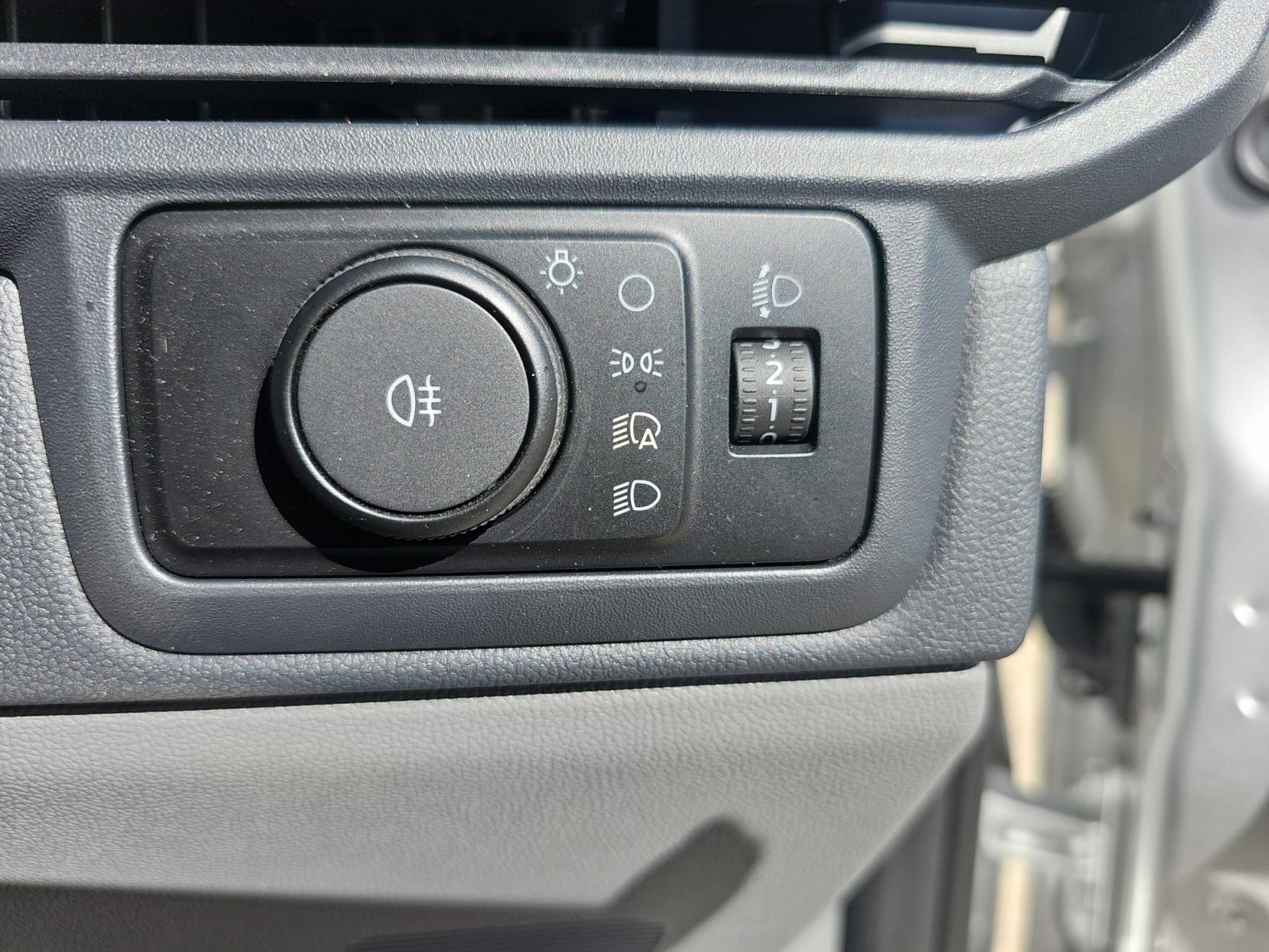 Ford Transit Custom 2.0 280 EcoBlue Trend Panel Van 5dr Diesel Auto L2 H1 Euro 6 (s/s) (136 ps)