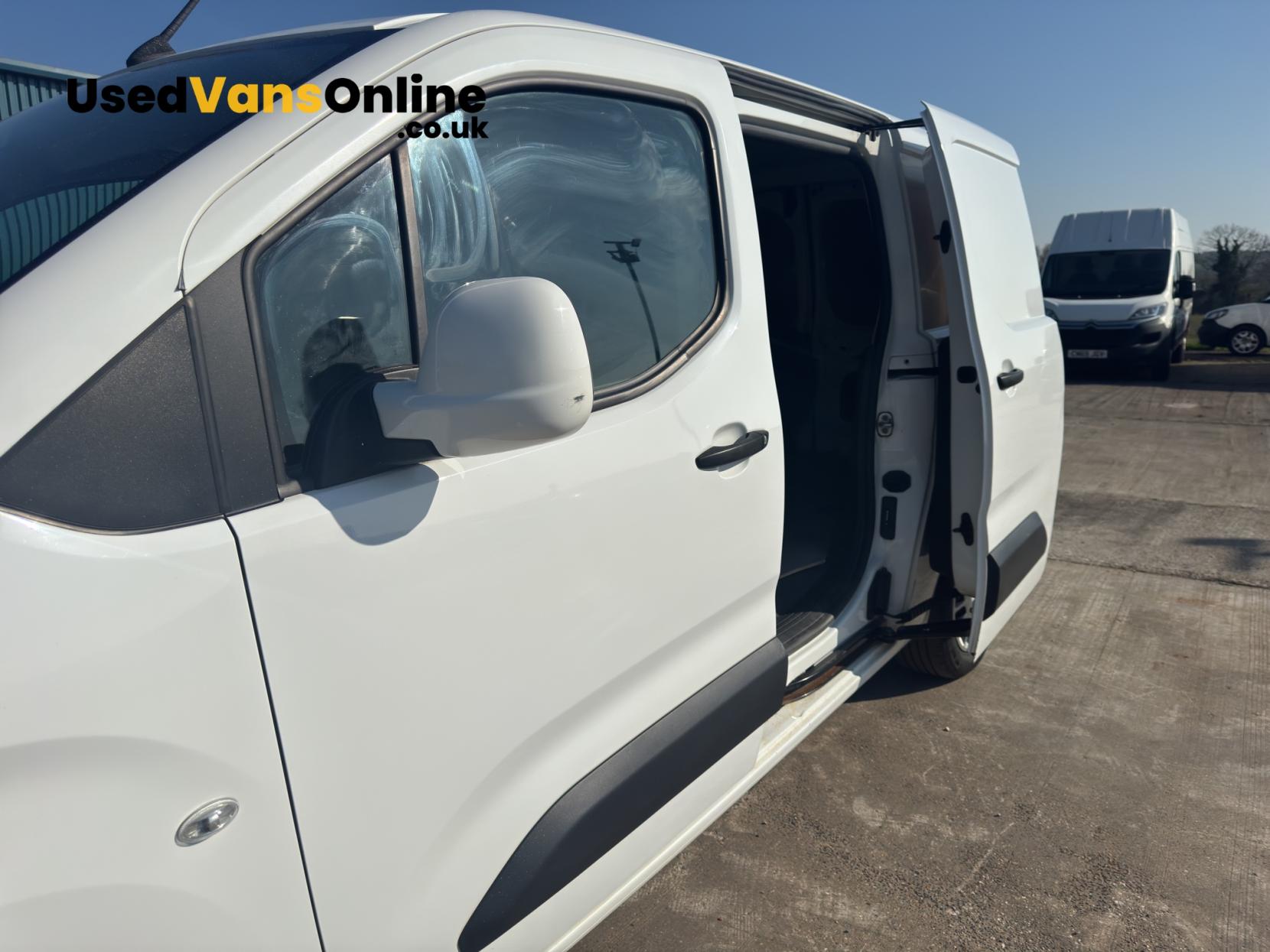 Vauxhall Combo 1.5 Turbo D 2300 Sportive Panel Van 4dr Diesel Manual L2 H1 Euro 6 (s/s) (100 ps)