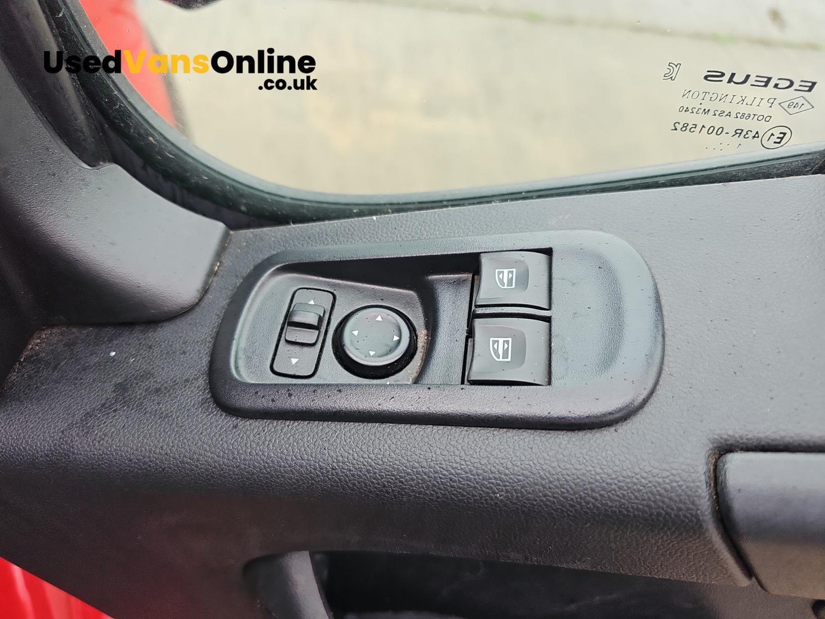Renault Master 2.3 dCi ENERGY 35 Business Long Overhang Panel Van 4dr Diesel Manual RWD LWB Medium Roof Euro 6 (s/s) (TRW) (145 bhp)
