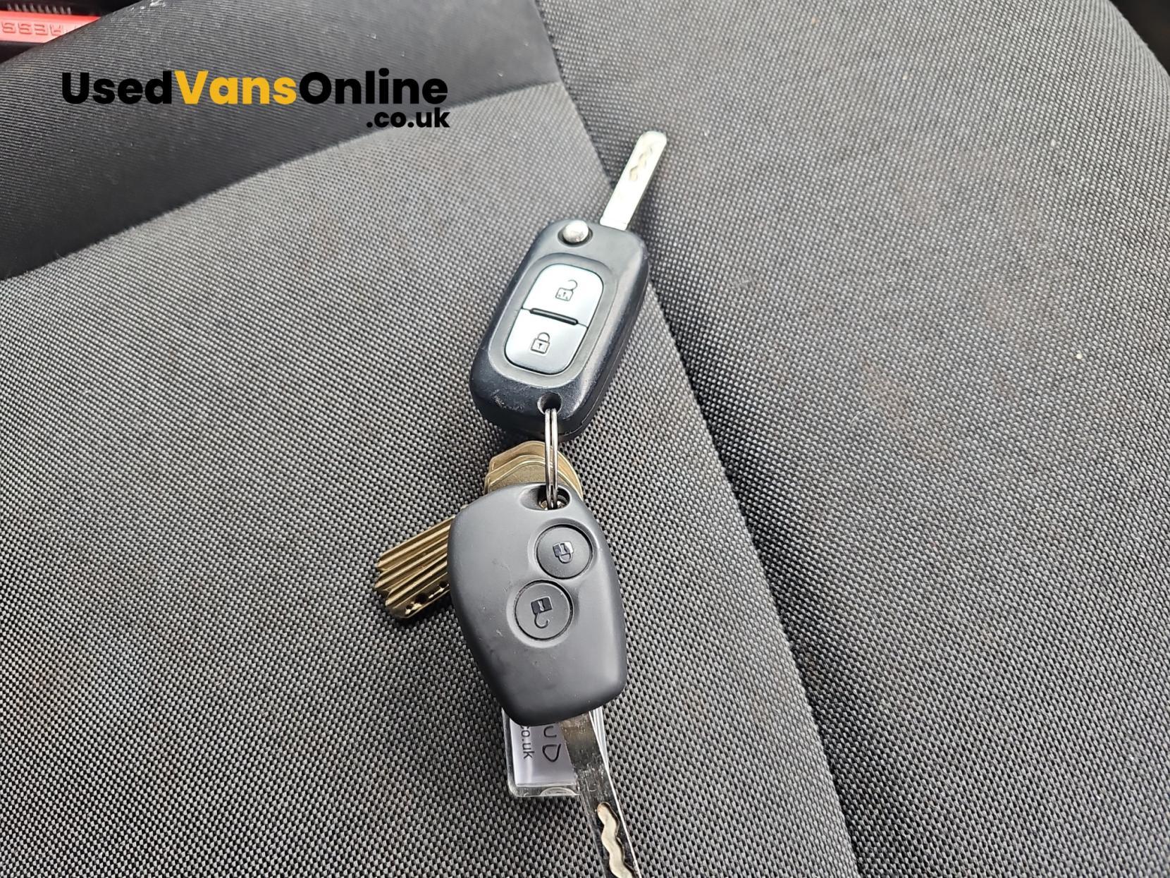 Renault Master 2.3 dCi ENERGY 35 Business Long Overhang Panel Van 4dr Diesel Manual RWD LWB Medium Roof Euro 6 (s/s) (TRW) (145 bhp)