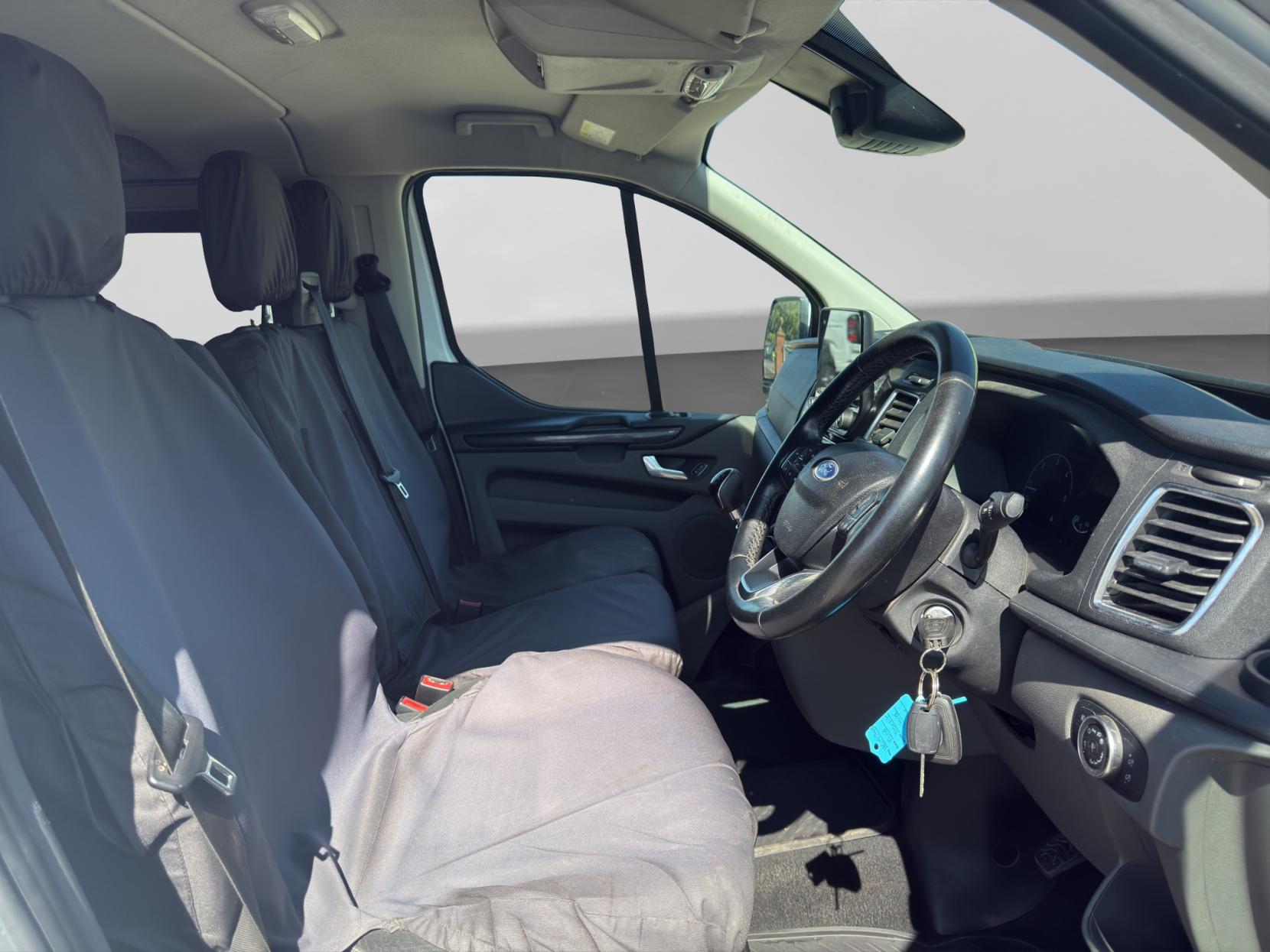 Ford Transit Custom 2.0 300 EcoBlue Limited Crew Van Double Cab 5dr Diesel Manual L1 H1 Euro 6 (6 Seat) (130 ps)