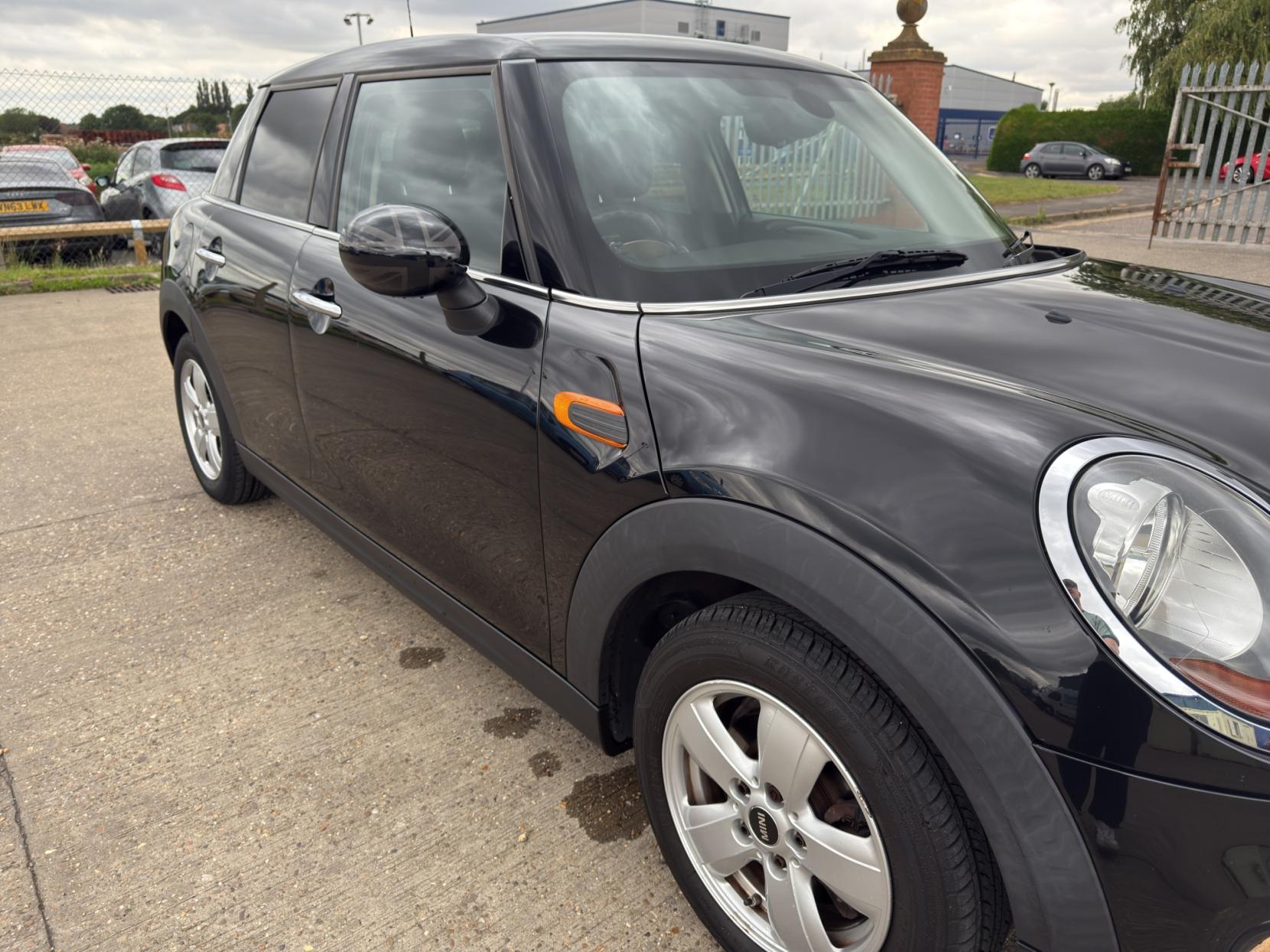 MINI Hatch 1.5 Cooper D Hatchback 5dr Diesel Auto Euro 6 (s/s) (116 ps)