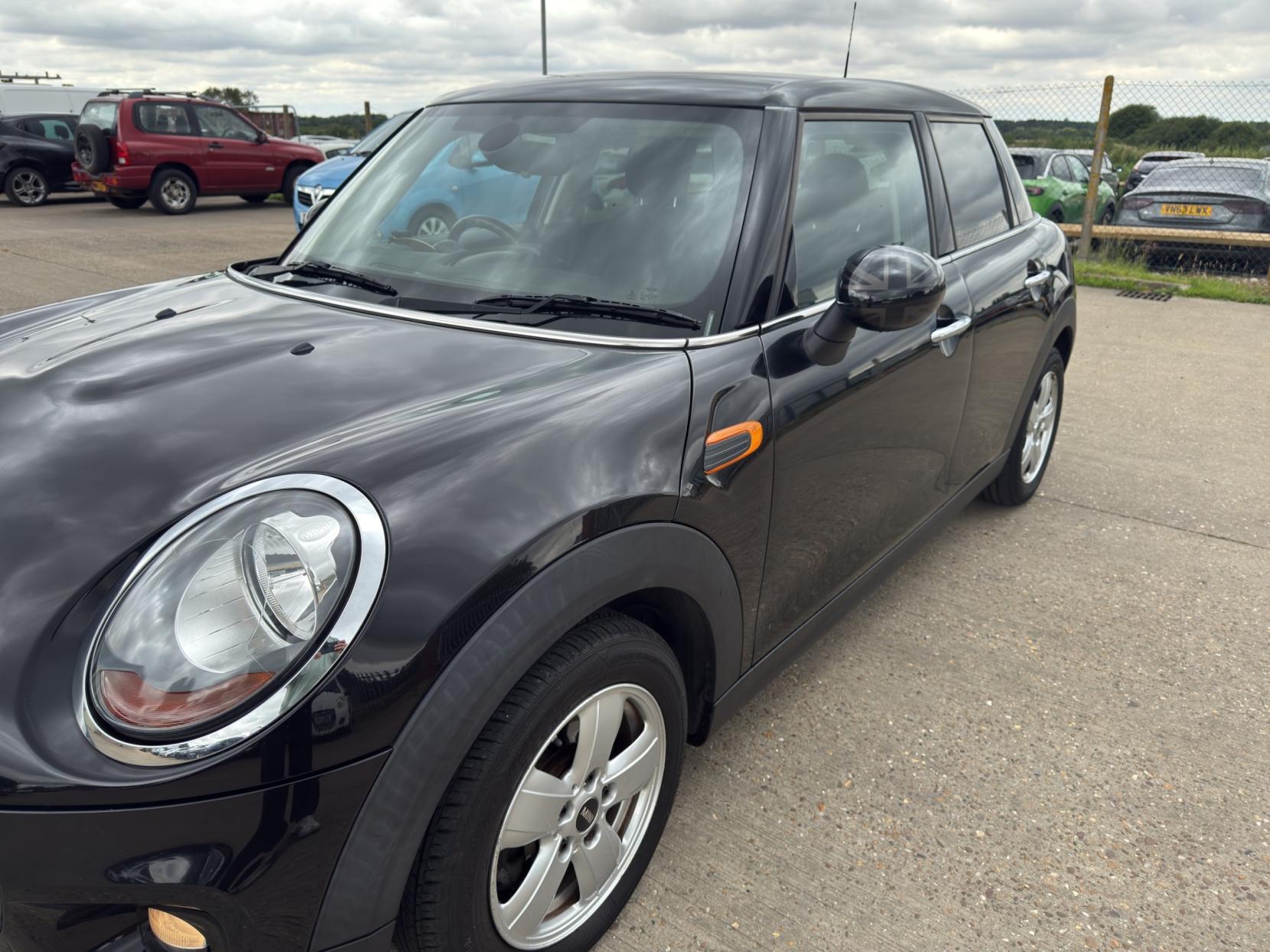 MINI Hatch 1.5 Cooper D Hatchback 5dr Diesel Auto Euro 6 (s/s) (116 ps)