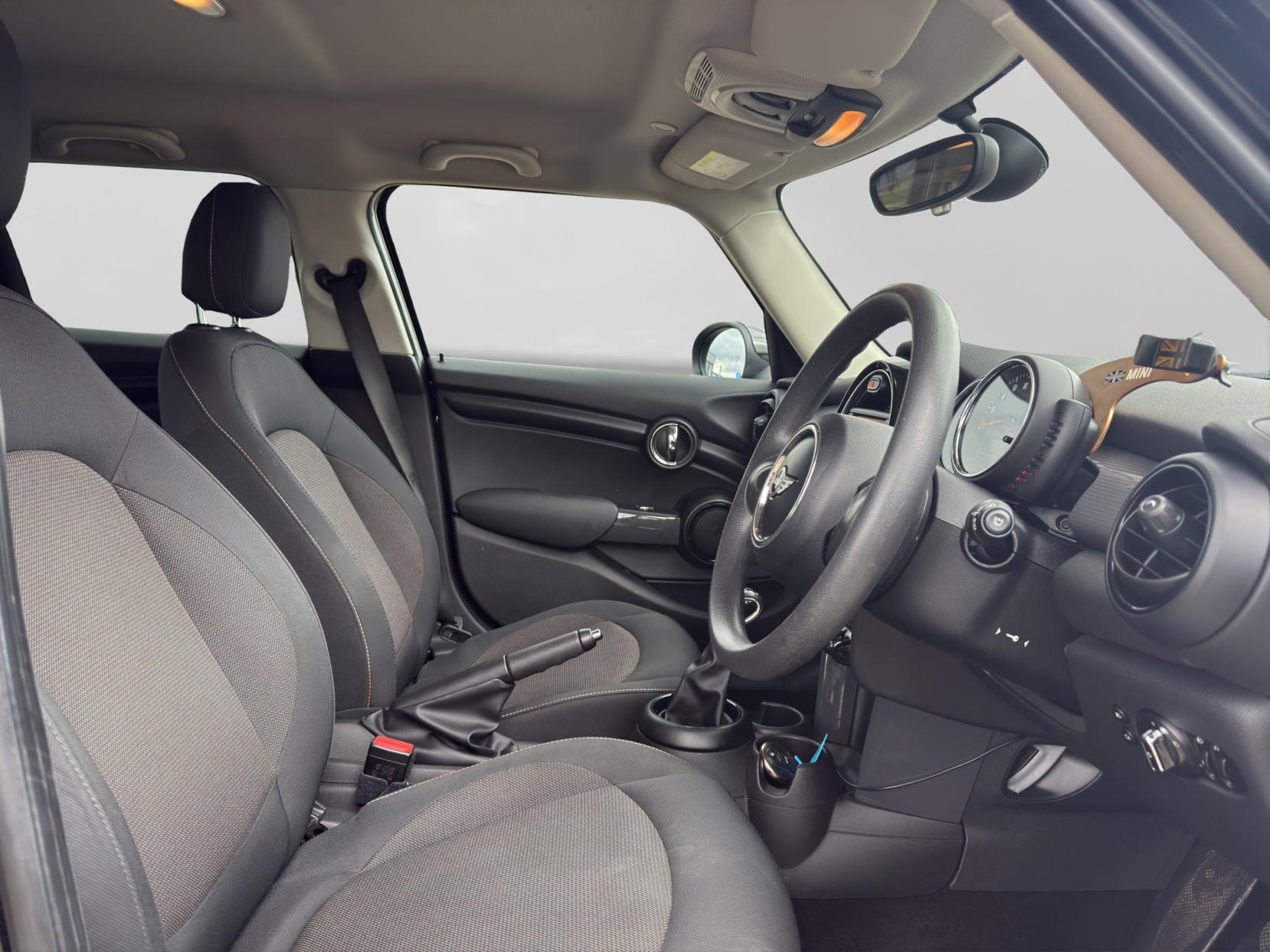 MINI Hatch 1.5 Cooper D Hatchback 5dr Diesel Auto Euro 6 (s/s) (116 ps)