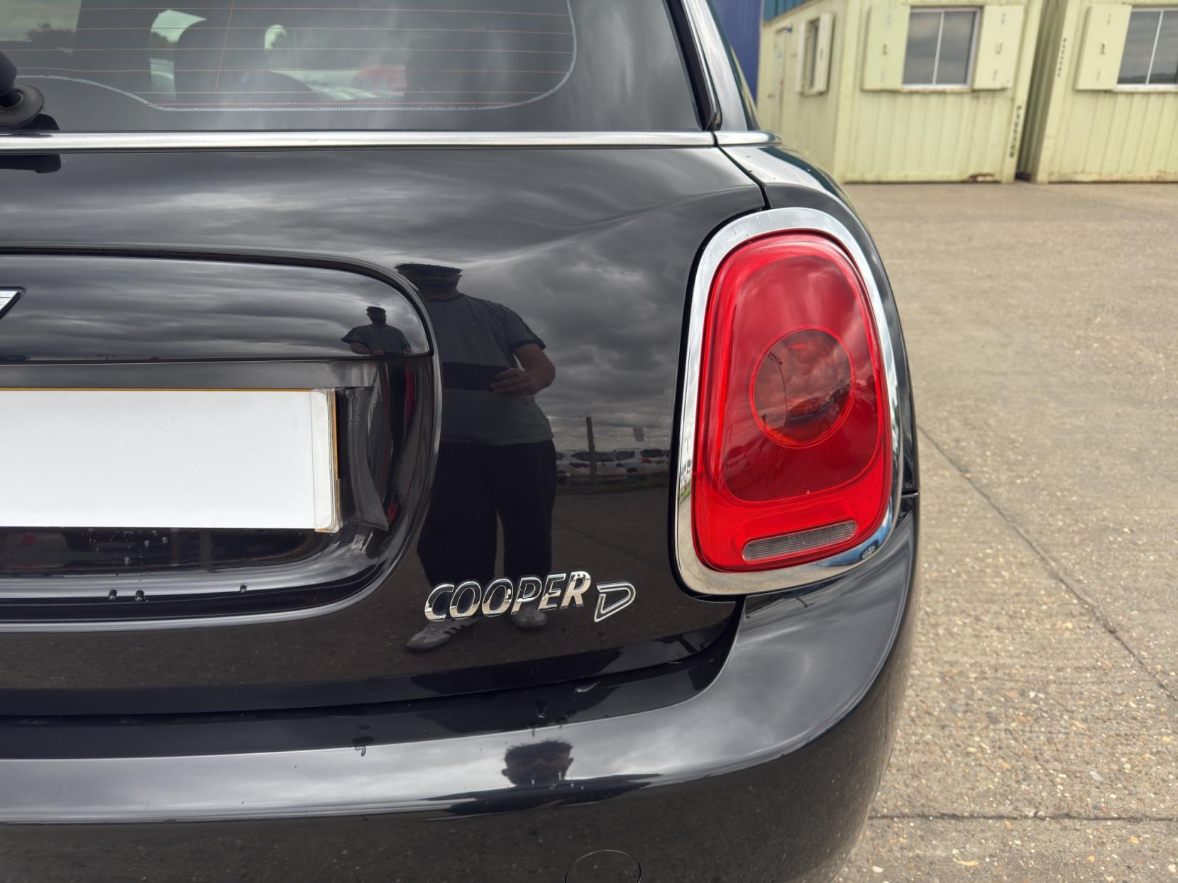 MINI Hatch 1.5 Cooper D Hatchback 5dr Diesel Auto Euro 6 (s/s) (116 ps)