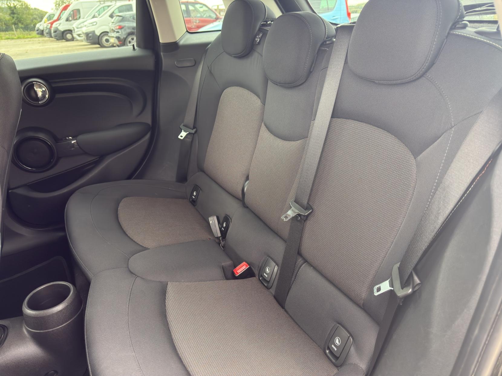 MINI Hatch 1.5 Cooper D Hatchback 5dr Diesel Auto Euro 6 (s/s) (116 ps)