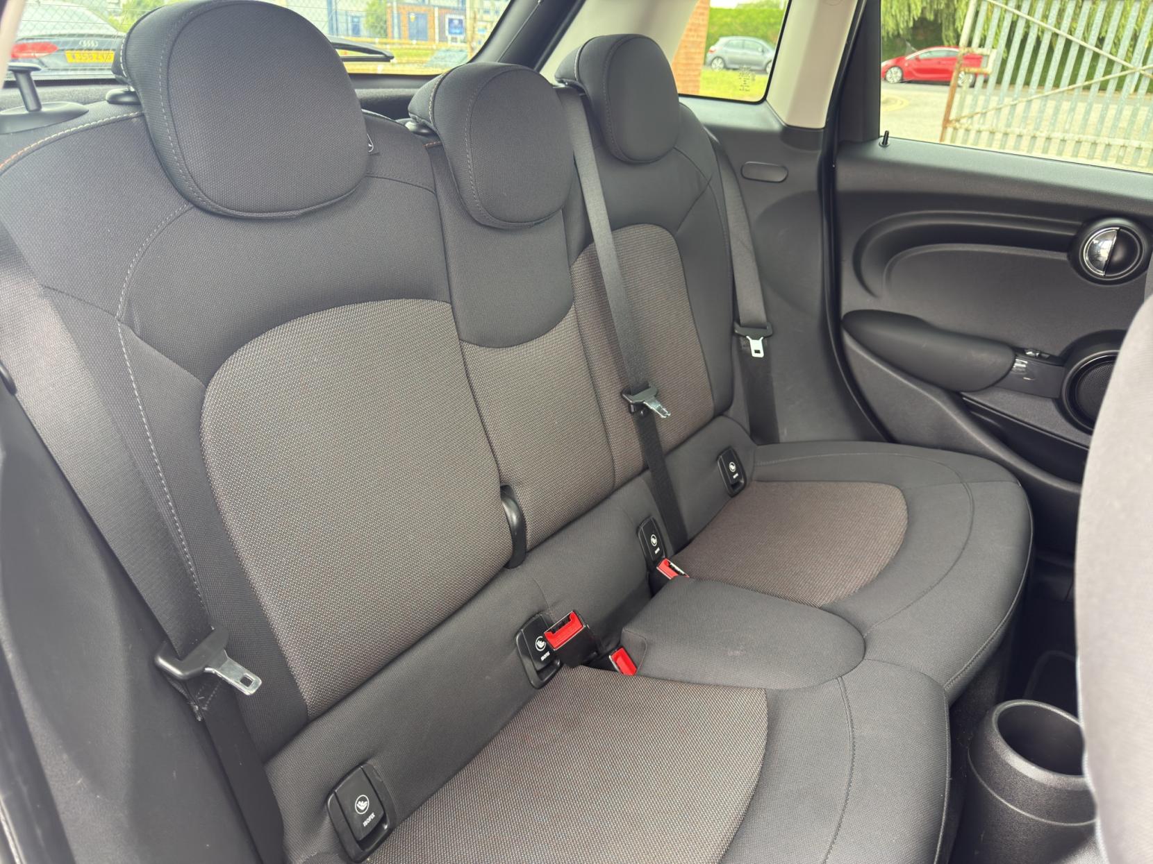 MINI Hatch 1.5 Cooper D Hatchback 5dr Diesel Auto Euro 6 (s/s) (116 ps)
