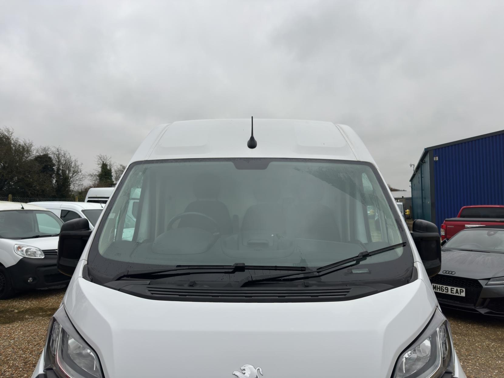 Peugeot Boxer 2.2 BlueHDi 335 Professional Panel Van 5dr Diesel Manual L3 H2 Euro 6 (s/s) (140 ps)