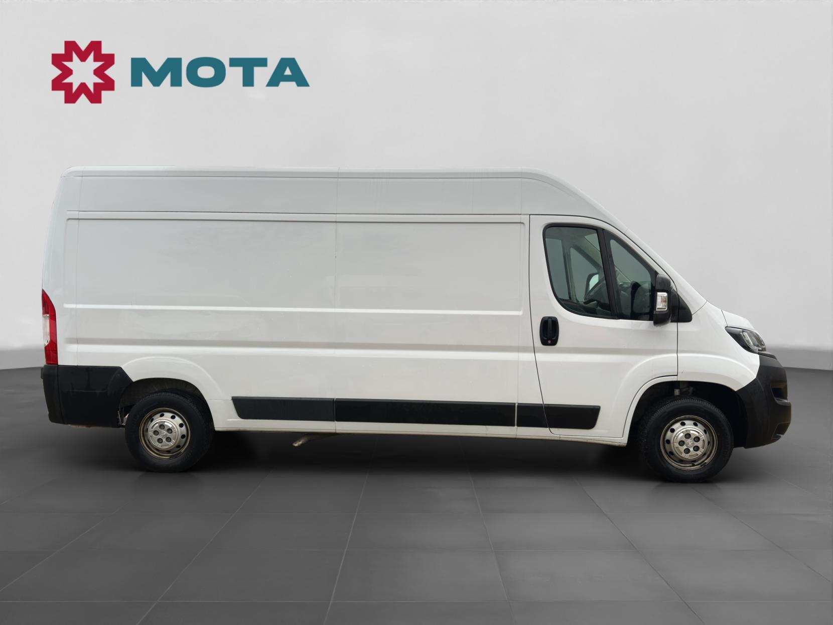 Peugeot Boxer 2.2 BlueHDi 335 Professional Panel Van 5dr Diesel Manual L3 H2 Euro 6 (s/s) (140 ps)