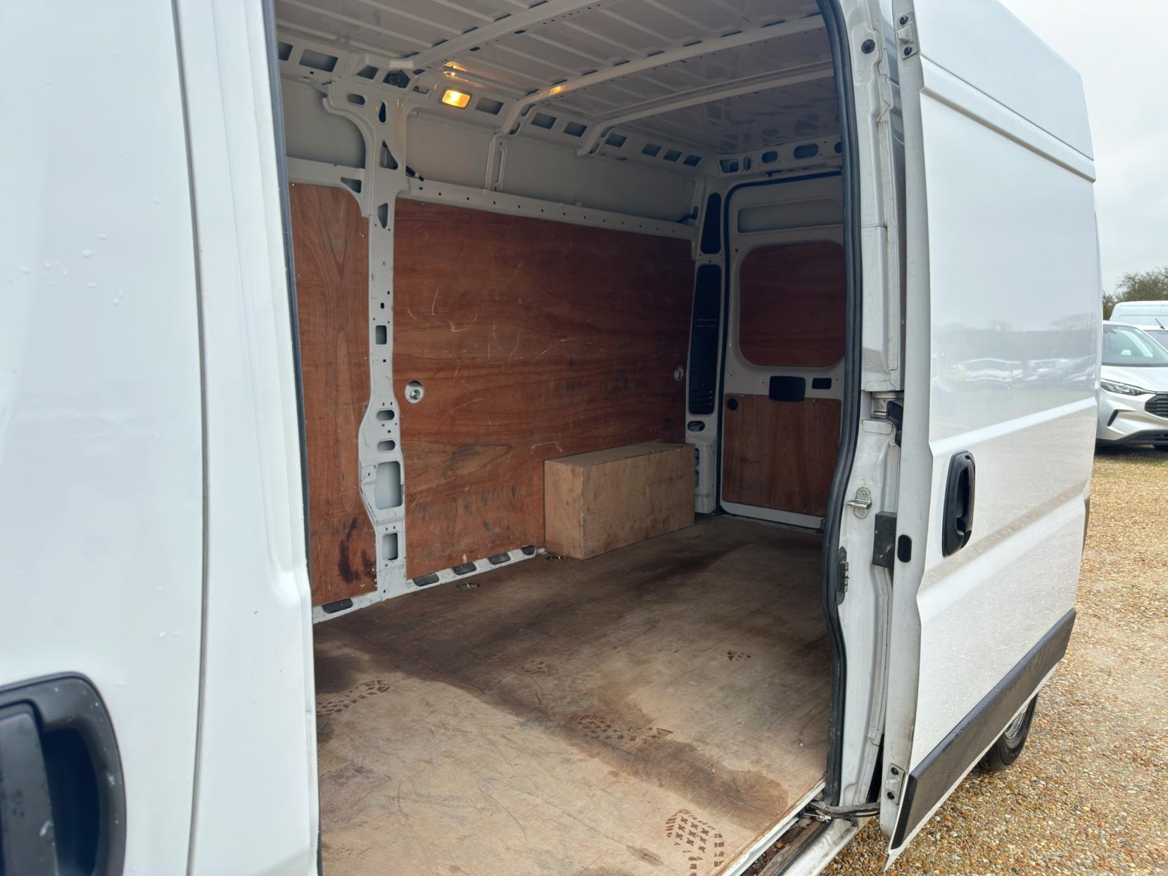 Peugeot Boxer 2.2 BlueHDi 335 Professional Panel Van 5dr Diesel Manual L3 H2 Euro 6 (s/s) (140 ps)