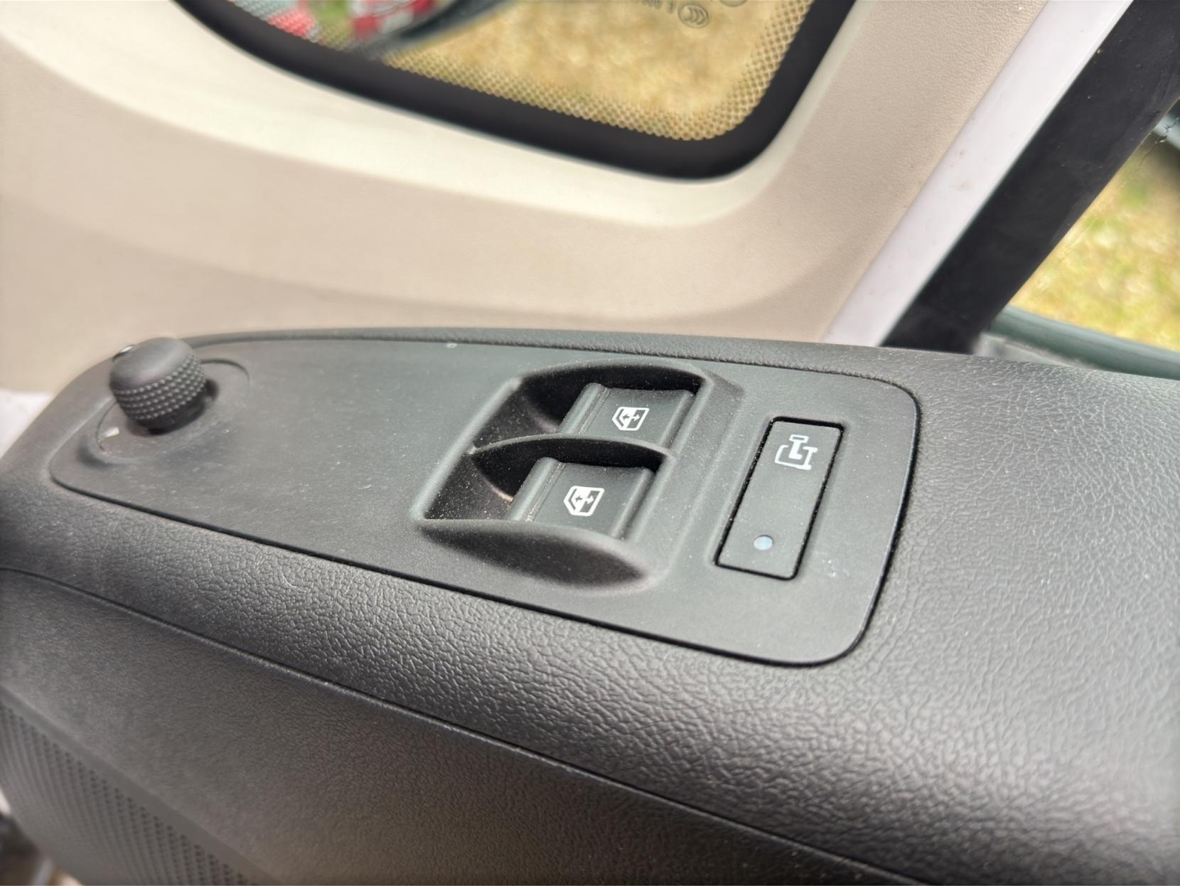 Peugeot Boxer 2.2 BlueHDi 335 Professional Panel Van 5dr Diesel Manual L3 H2 Euro 6 (s/s) (140 ps)