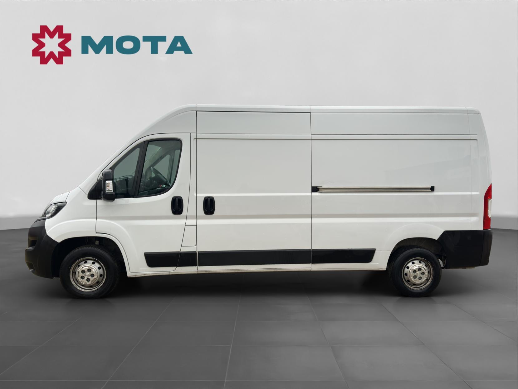 Peugeot Boxer 2.2 BlueHDi 335 Professional Panel Van 5dr Diesel Manual L3 H2 Euro 6 (s/s) (140 ps)