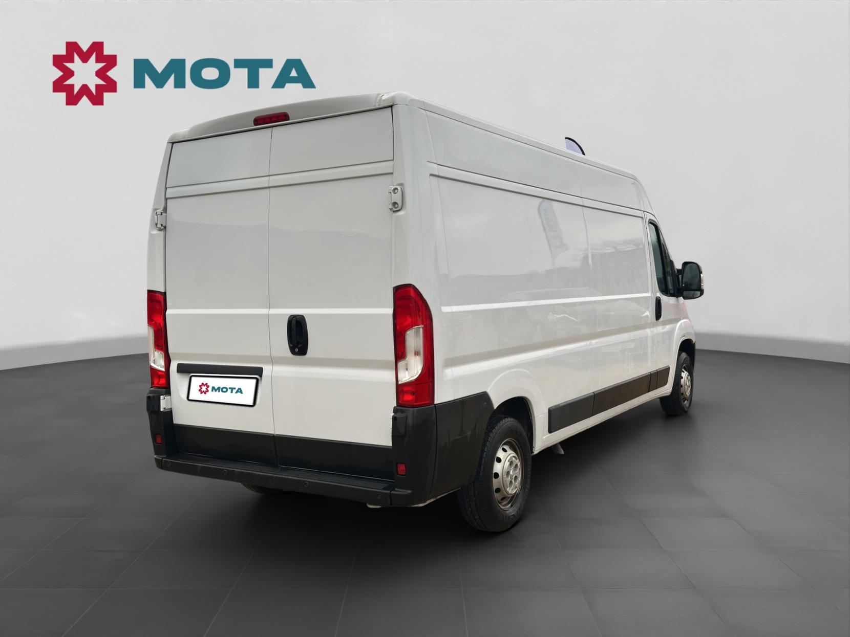 Peugeot Boxer 2.2 BlueHDi 335 Professional Panel Van 5dr Diesel Manual L3 H2 Euro 6 (s/s) (140 ps)