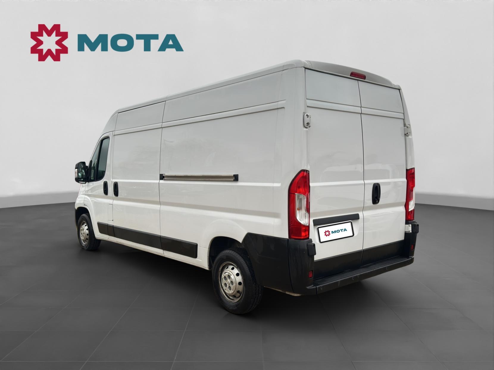 Peugeot Boxer 2.2 BlueHDi 335 Professional Panel Van 5dr Diesel Manual L3 H2 Euro 6 (s/s) (140 ps)