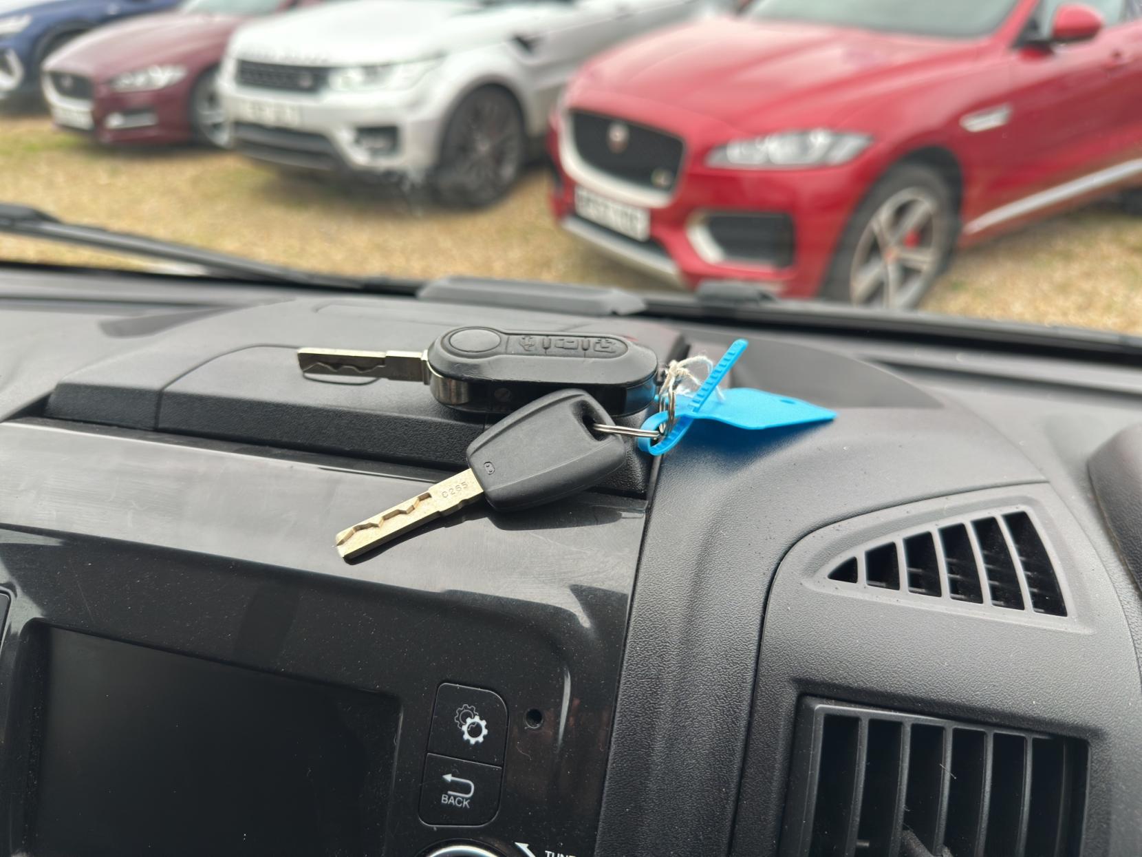 Peugeot Boxer 2.2 BlueHDi 335 Professional Panel Van 5dr Diesel Manual L3 H2 Euro 6 (s/s) (140 ps)