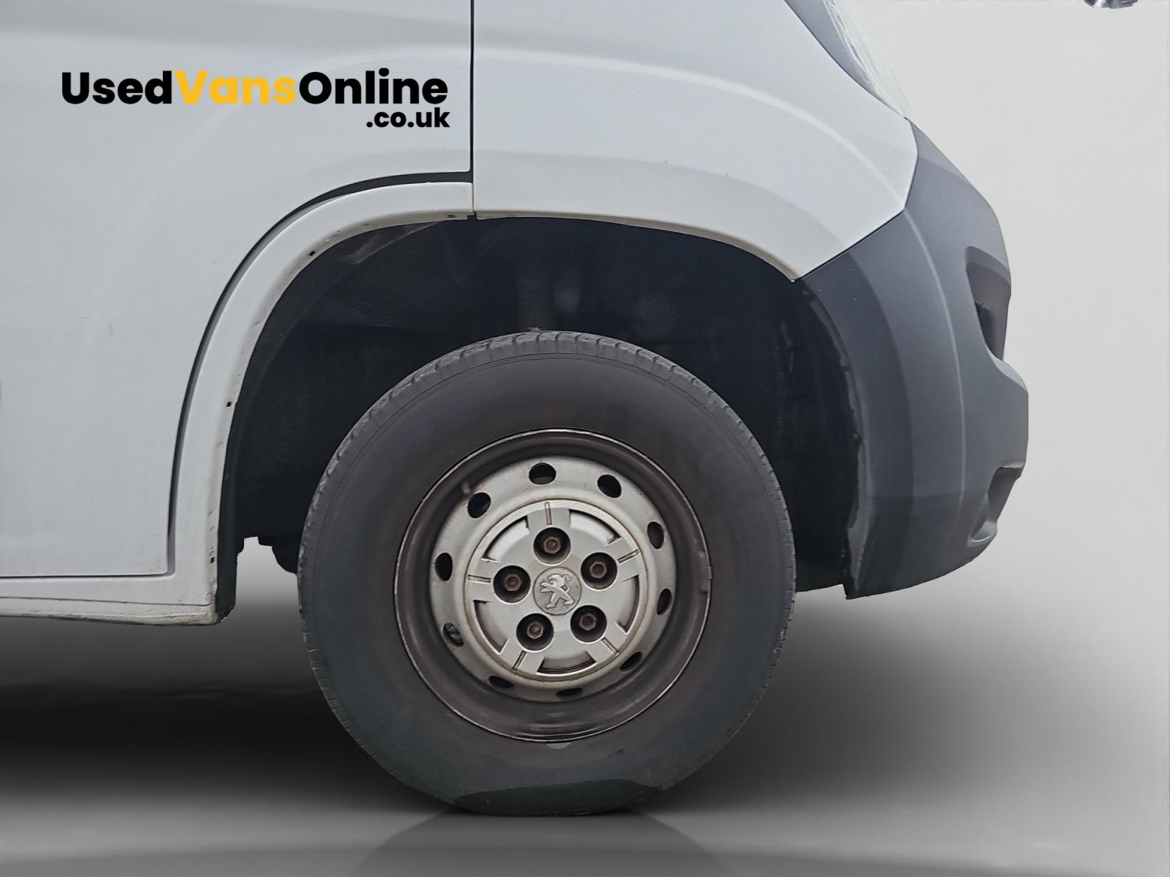 Peugeot Boxer 2.2 BlueHDi 335 Professional Panel Van 5dr Diesel Manual L2 H2 Euro 6 (s/s) (140 ps)