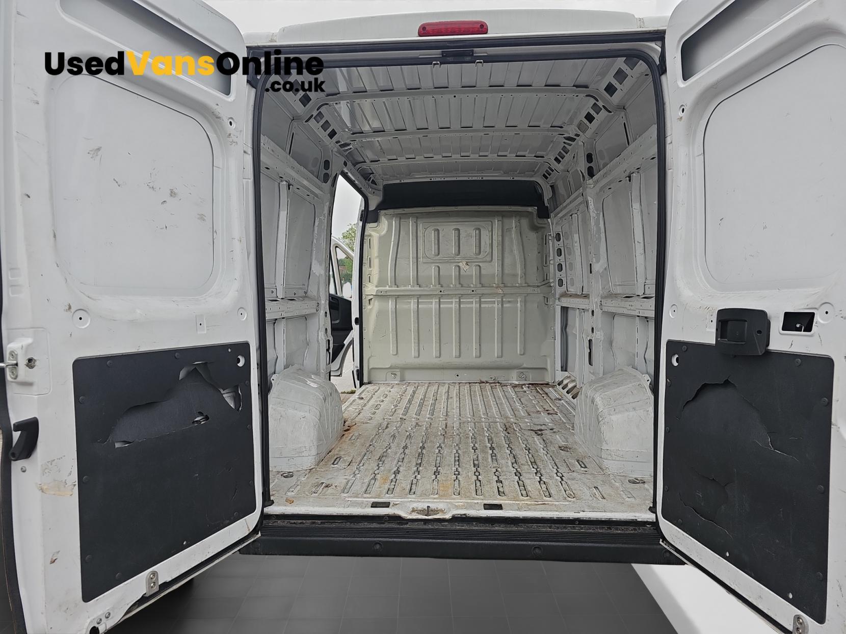 Peugeot Boxer 2.2 BlueHDi 335 Professional Panel Van 5dr Diesel Manual L2 H2 Euro 6 (s/s) (140 ps)