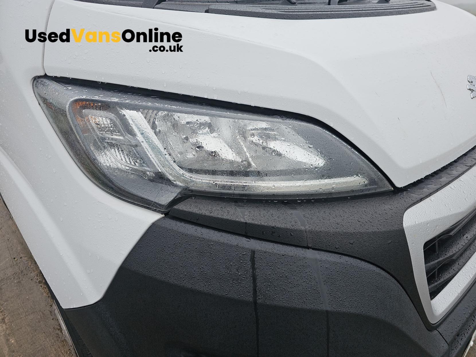 Peugeot Boxer 2.2 BlueHDi 335 Professional Panel Van 5dr Diesel Manual L2 H2 Euro 6 (s/s) (140 ps)