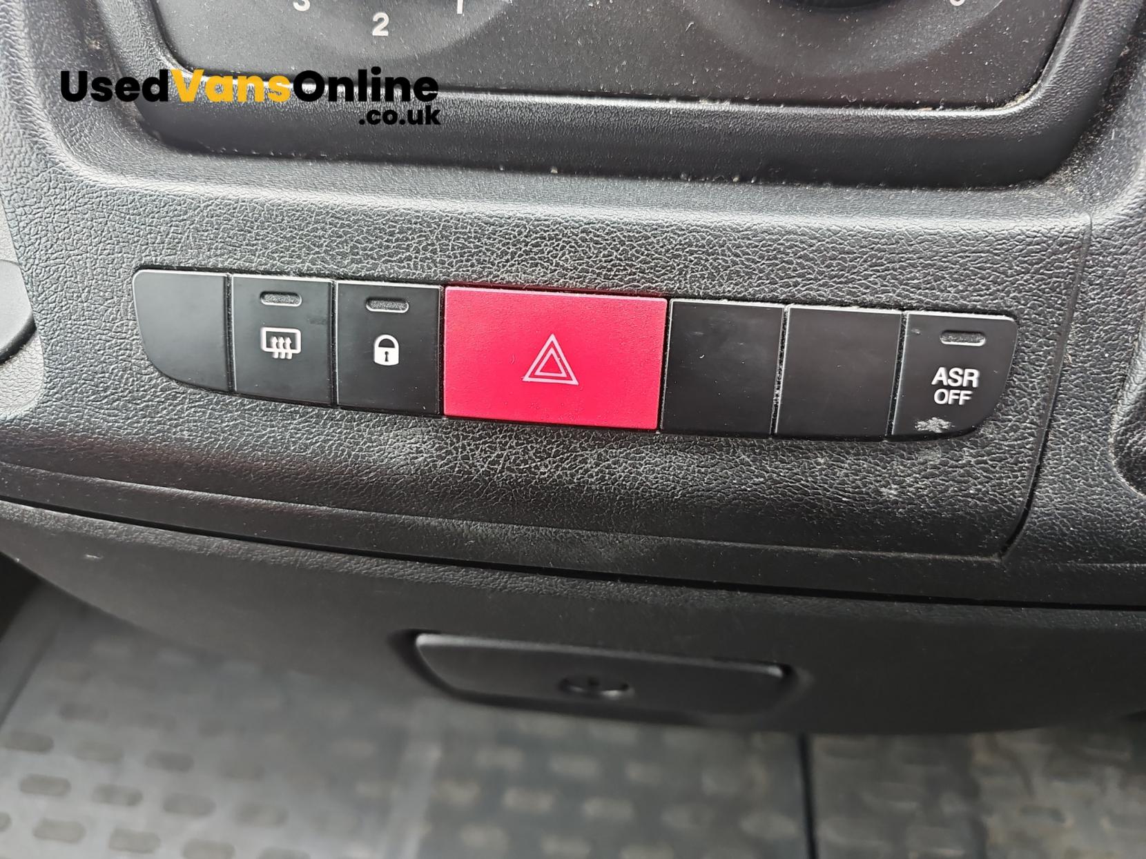 Peugeot Boxer 2.2 BlueHDi 335 Professional Panel Van 5dr Diesel Manual L2 H2 Euro 6 (s/s) (140 ps)