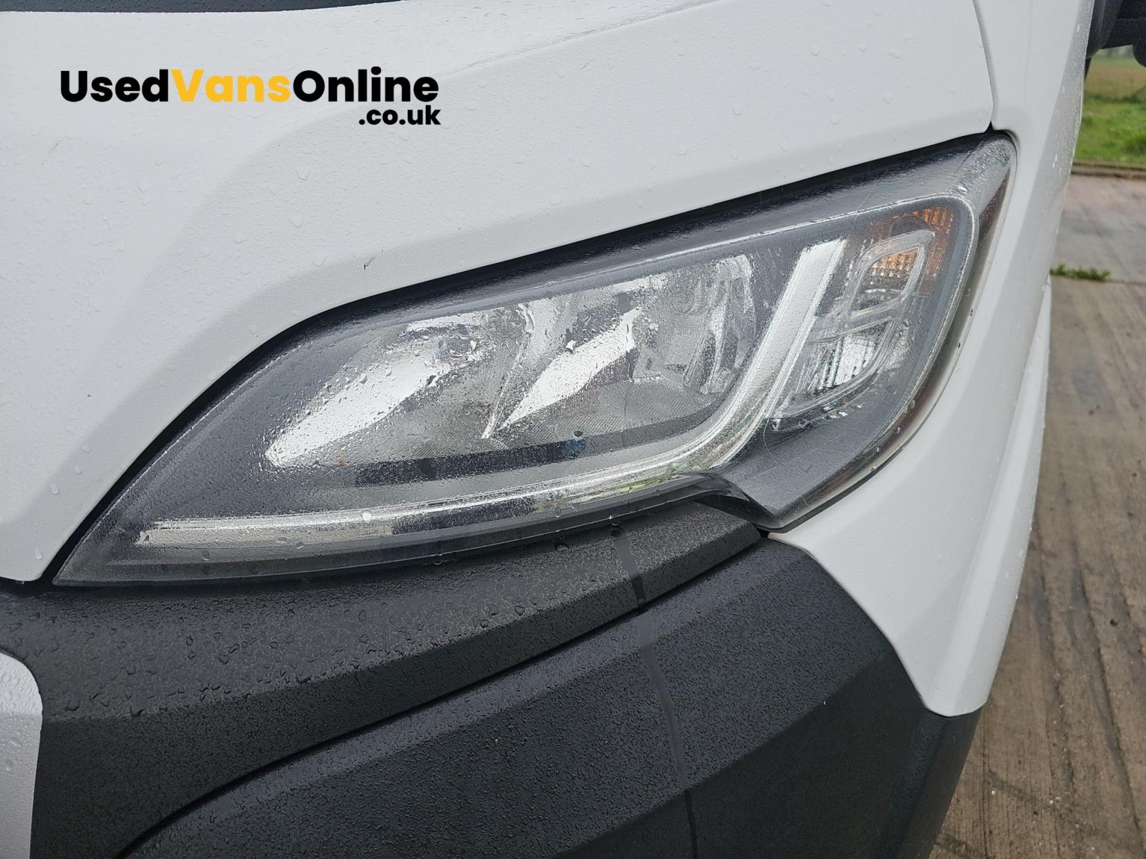 Peugeot Boxer 2.2 BlueHDi 335 Professional Panel Van 5dr Diesel Manual L2 H2 Euro 6 (s/s) (140 ps)