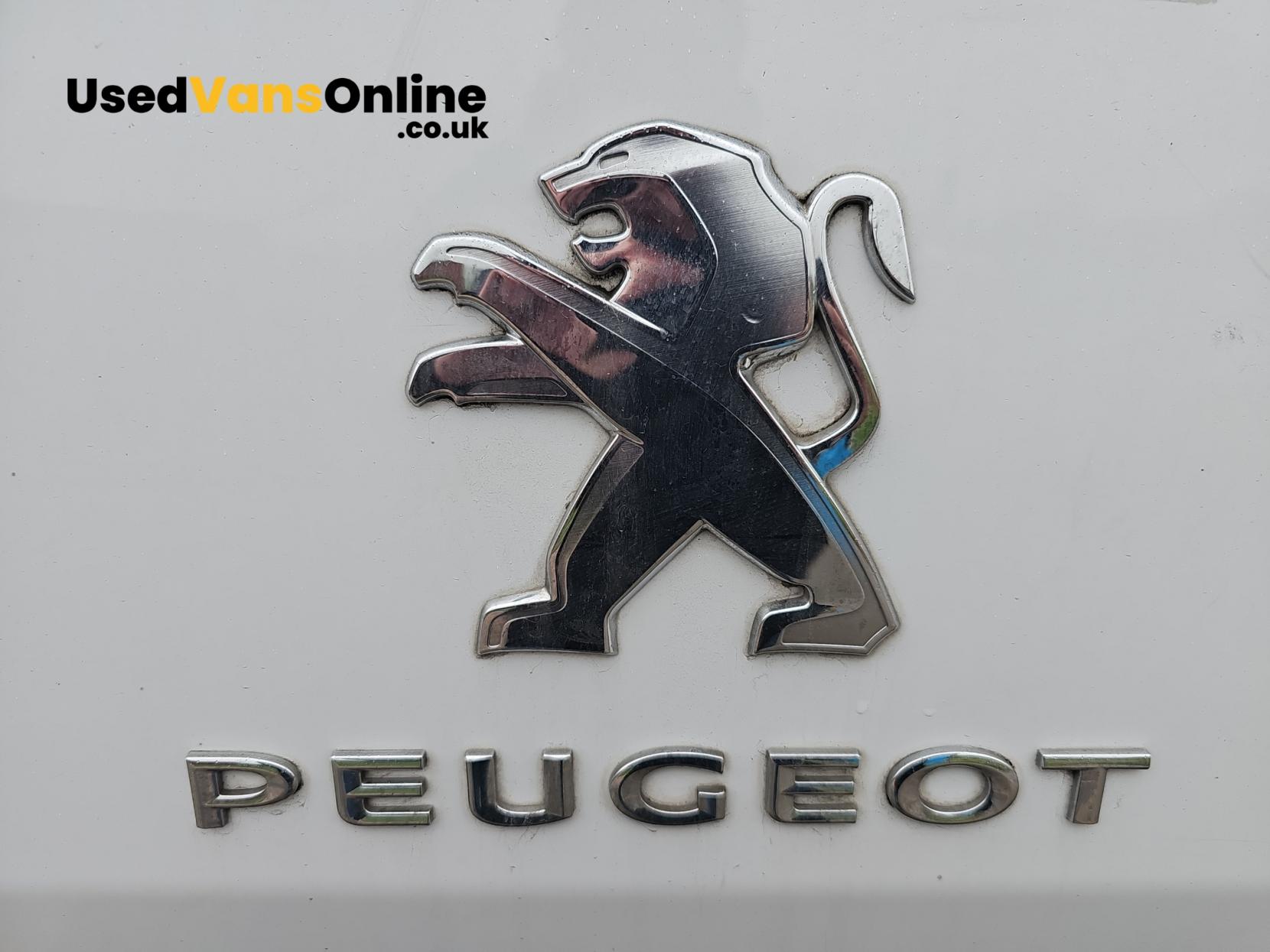 Peugeot Boxer 2.2 BlueHDi 335 Professional Panel Van 5dr Diesel Manual L2 H2 Euro 6 (s/s) (140 ps)
