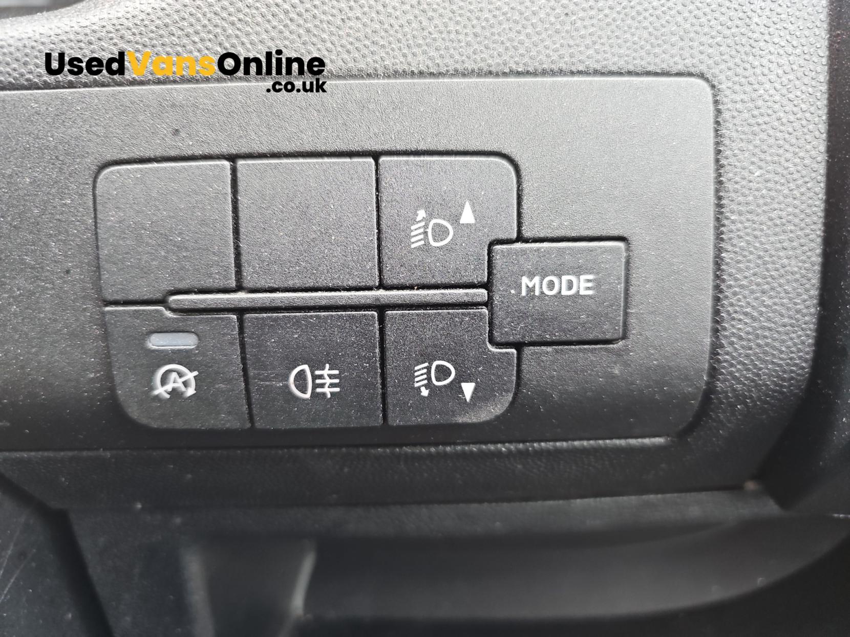 Peugeot Boxer 2.2 BlueHDi 335 Professional Panel Van 5dr Diesel Manual L2 H2 Euro 6 (s/s) (140 ps)