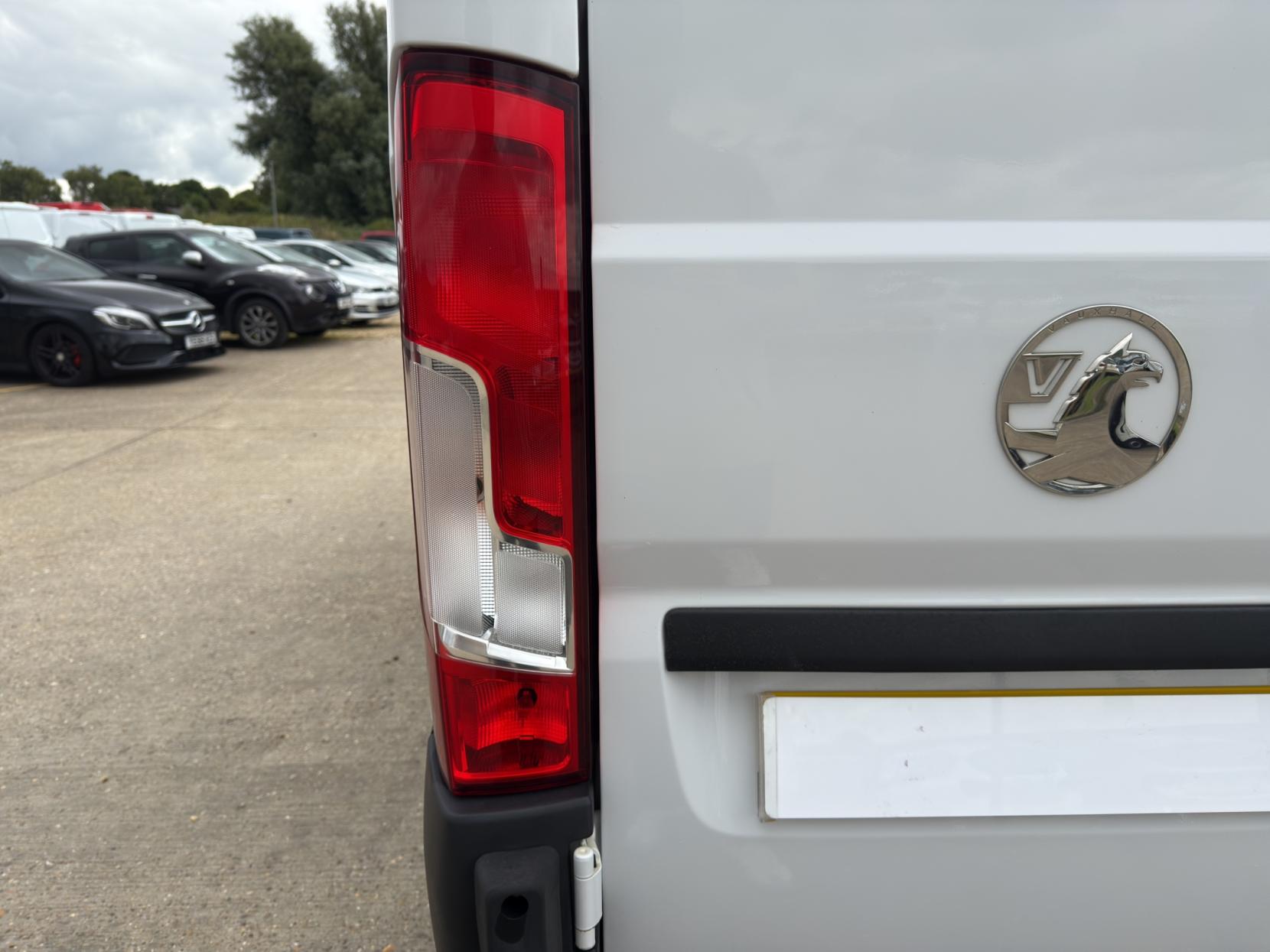Vauxhall Movano 2.2 CDTi 3500 BiTurbo Dynamic Panel Van 5dr Diesel Manual FWD L2 H2 Euro 6 (s/s) (140 ps)