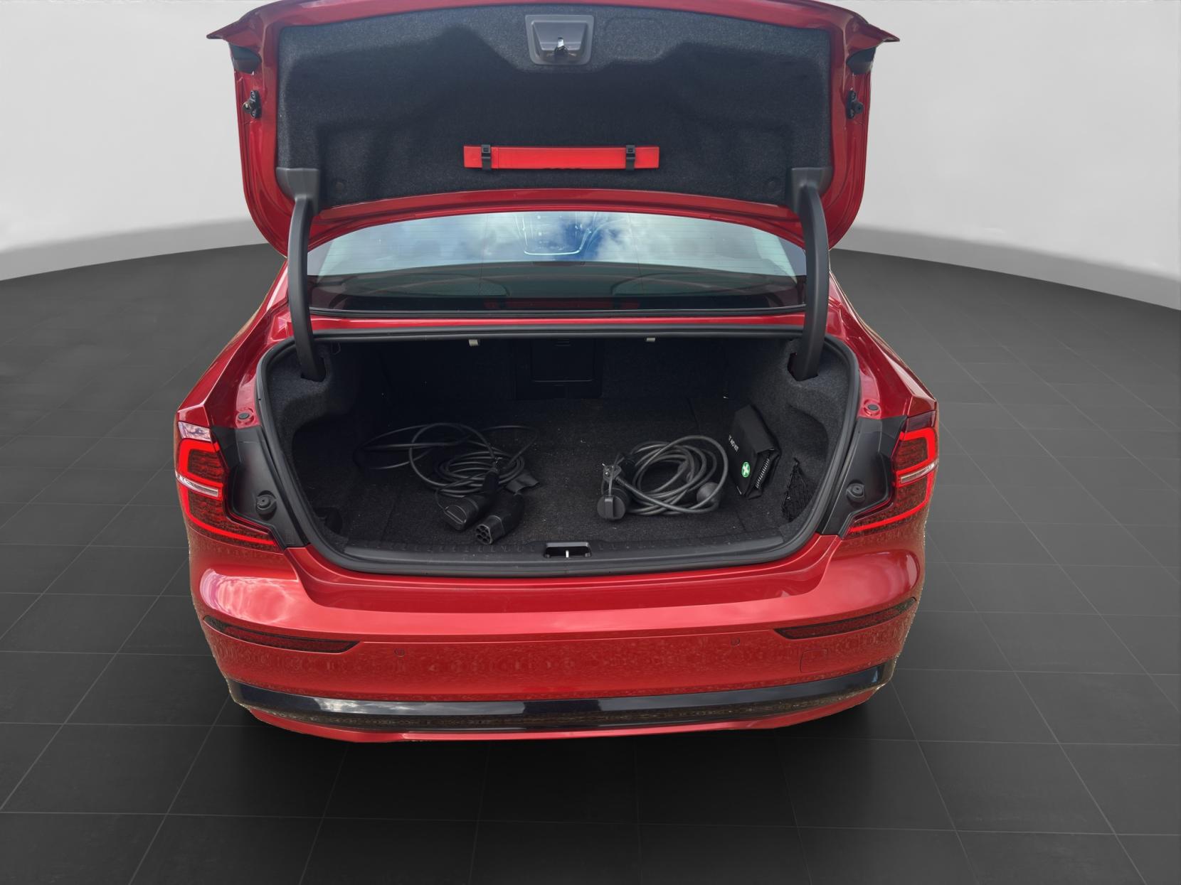 Volvo S60 2.0h T8 Recharge 18.8kWh R-Design Saloon 4dr Petrol Plug-in Hybrid Auto AWD Euro 6 (s/s) (455 ps)