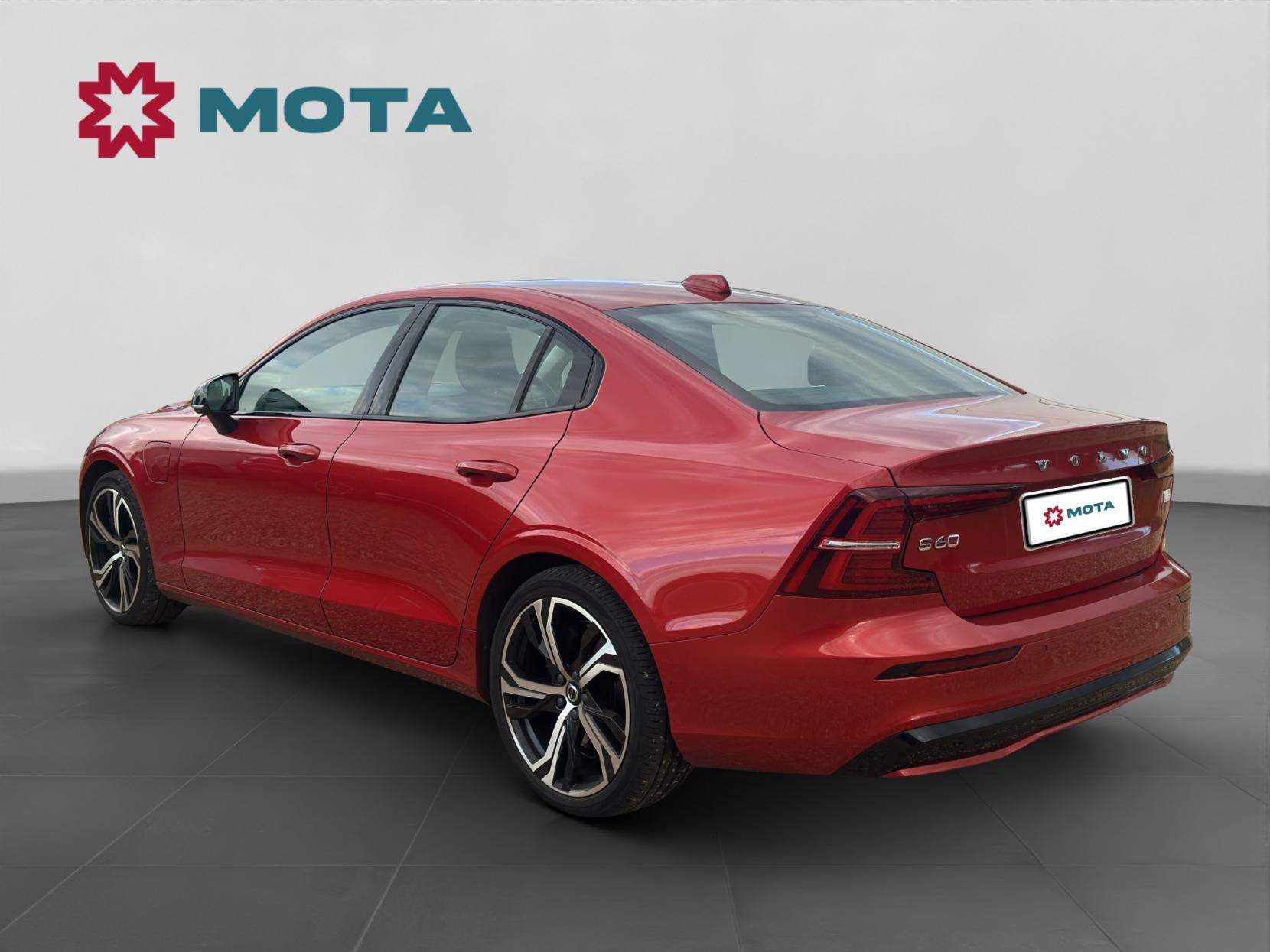 Volvo S60 2.0h T8 Recharge 18.8kWh R-Design Saloon 4dr Petrol Plug-in Hybrid Auto AWD Euro 6 (s/s) (455 ps)