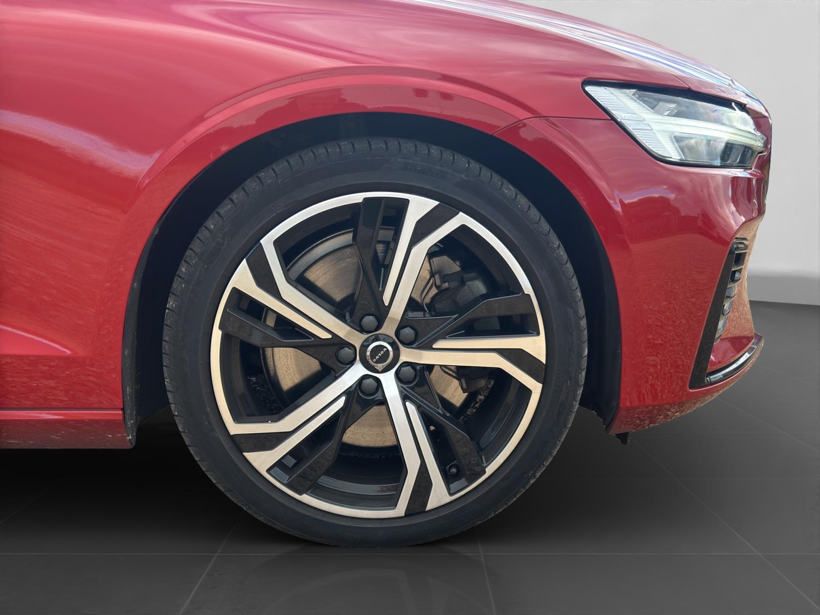 Volvo S60 2.0h T8 Recharge 18.8kWh R-Design Saloon 4dr Petrol Plug-in Hybrid Auto AWD Euro 6 (s/s) (455 ps)